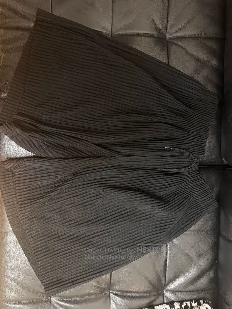 Issey Miyake Issey Miyake size:2 Black Shorts Size US 26 / EU 42 - 2 Thumbnail