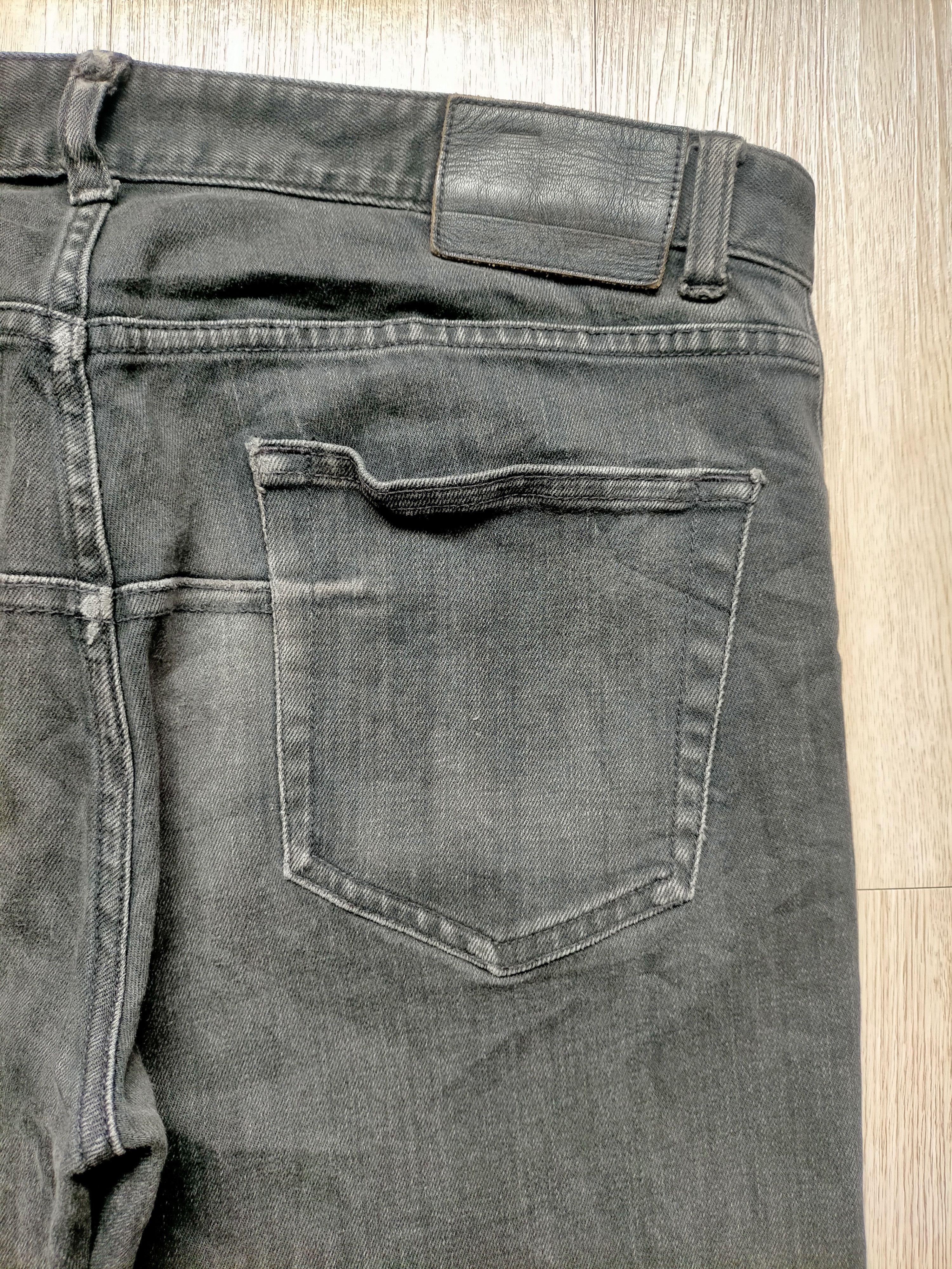 Undercover Undercover Uniqlo Black Skinny Jeans Size US 33 - 14 Thumbnail