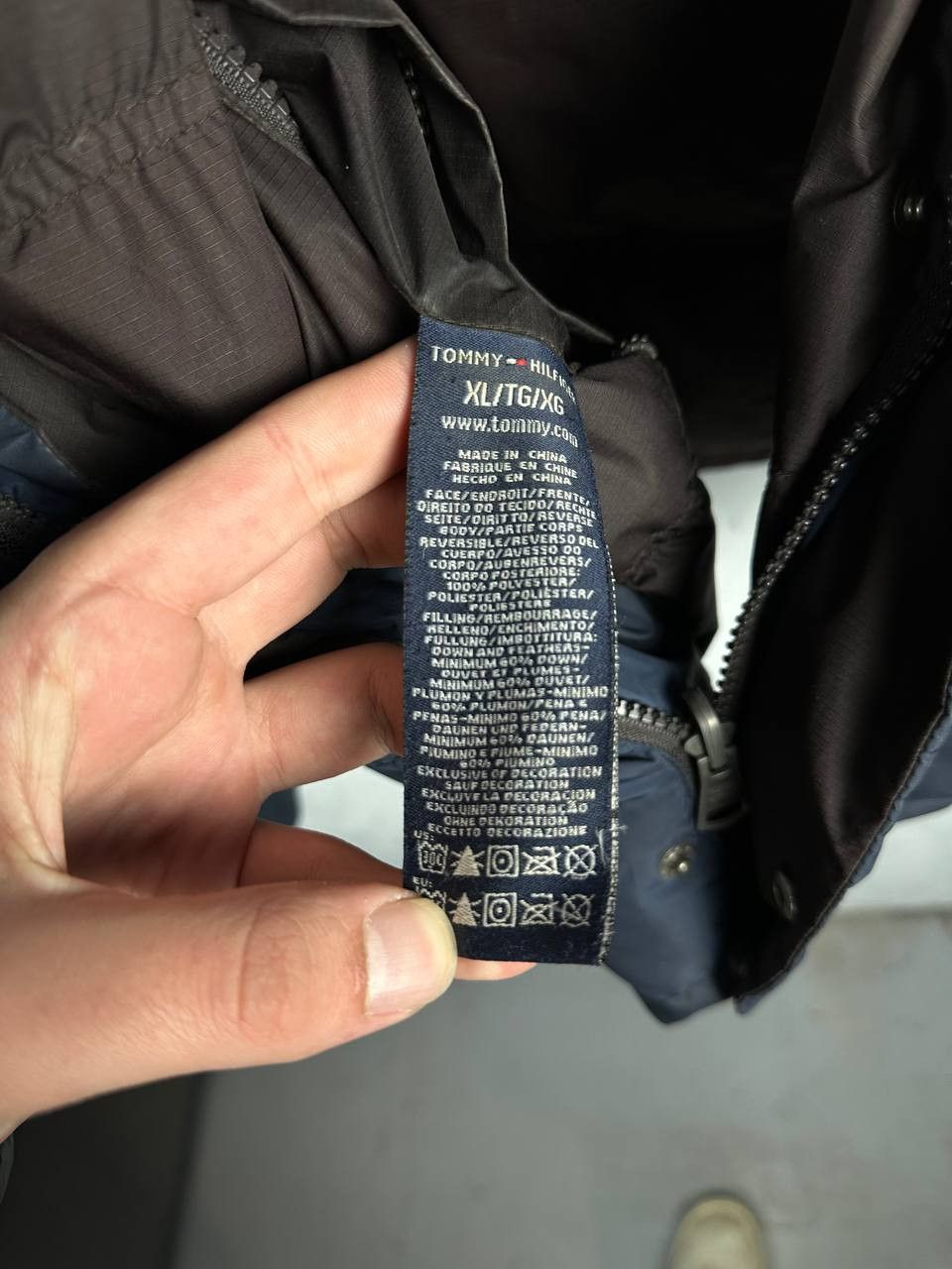 Tommy Hilfiger Vintage Tommy Hilfiger Big Logo Puffer Down Jacket Winter Size US XL / EU 56 / 4 - 10 Thumbnail