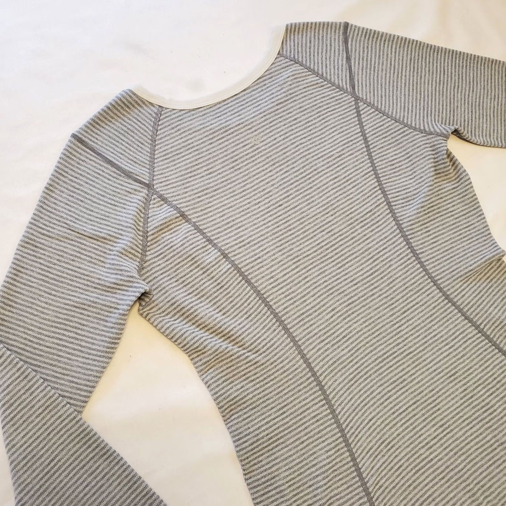 Lululemon Lululemon Top Womens 10 Gray Long Sleeve Striped Round Neck Pullover Activewear Running Yoga Gym Cross Training Fitness | Mens Women? Size L / US 10 / IT 46 - 3 Thumbnail