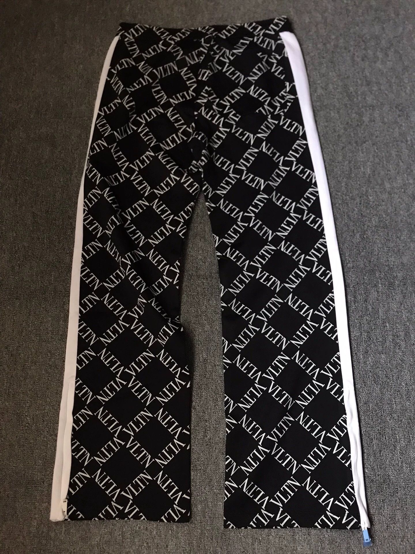 Valentino Valentino Drawstring Waist Zip Cuff VLTN Print Pants Size L Size US 34 / EU 50 - 2 Thumbnail