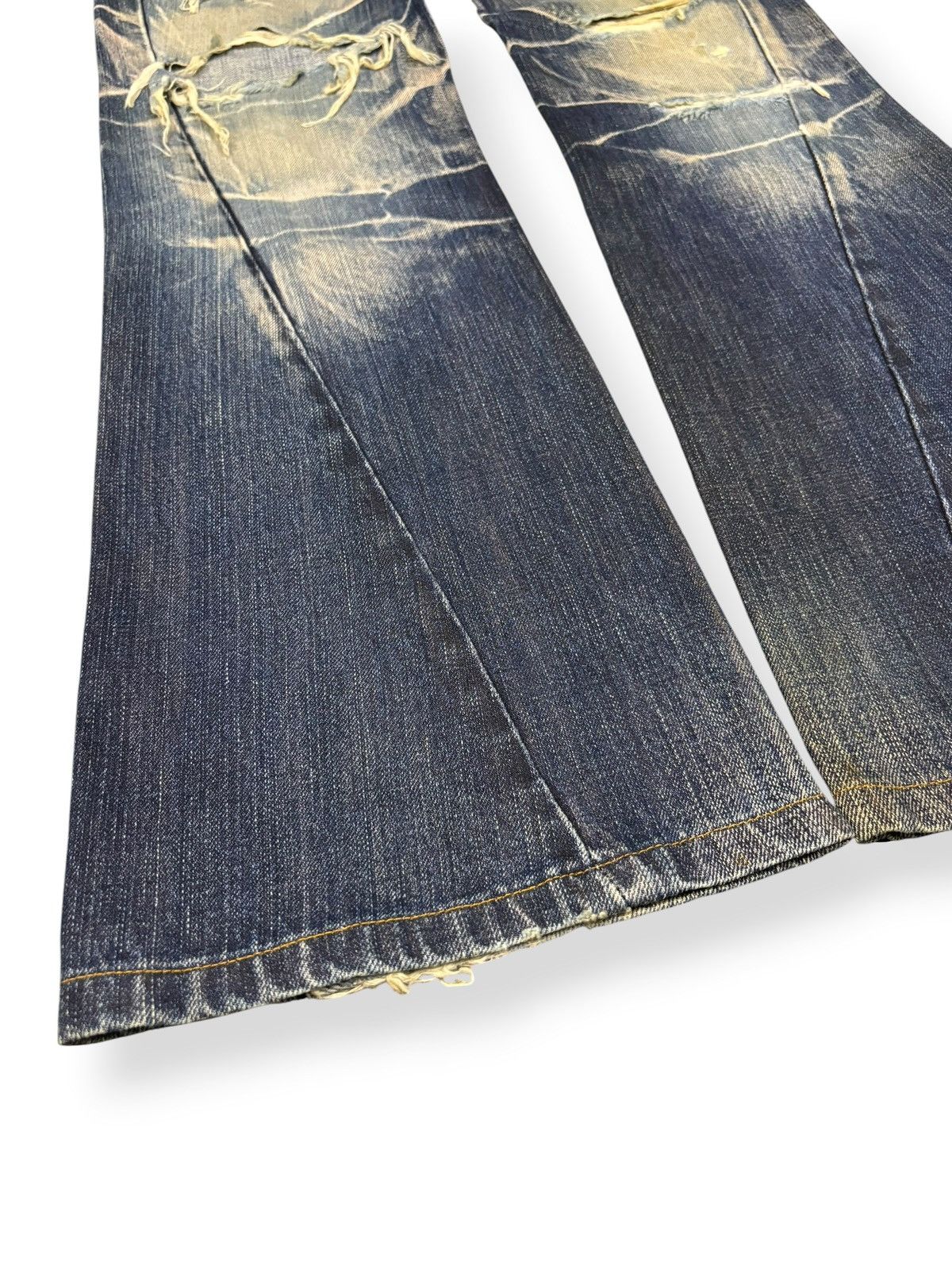Tornado Mart Vintage Tornado Mart Mud Wash Spiral Flare Distressed Jeans Size US 31 - 7 Thumbnail