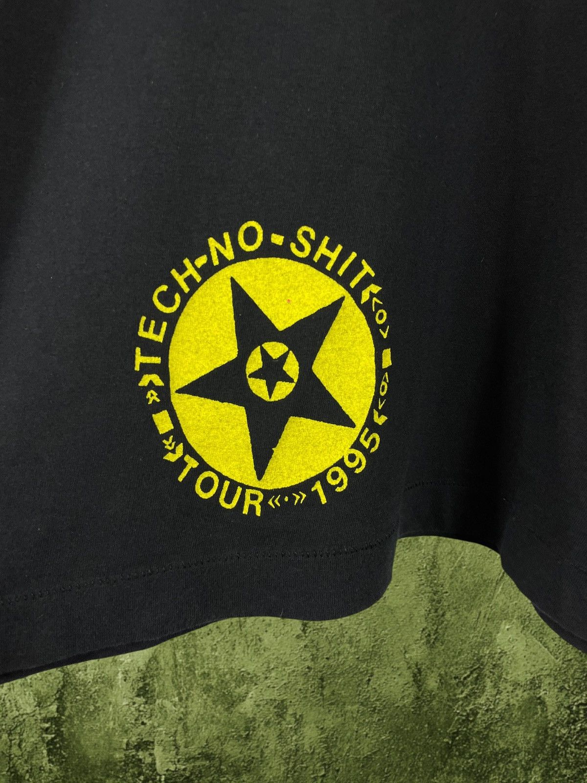 Vintage RARE Vintage 1995 U.K. Subs "TECH-NO-SHIT" World Tour Tee Size US XL / EU 56 / 4 - 2 Thumbnail