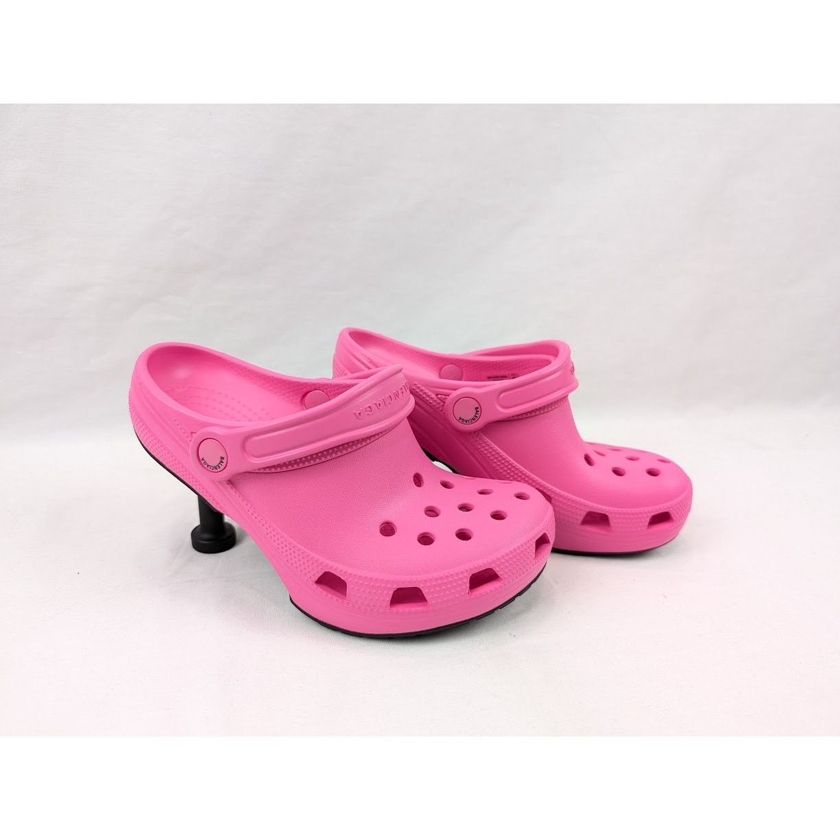 Balenciaga o1rshd1 Rubber Crocs Madame in Electric Pink Size US 6 / IT 36 - 12 Thumbnail