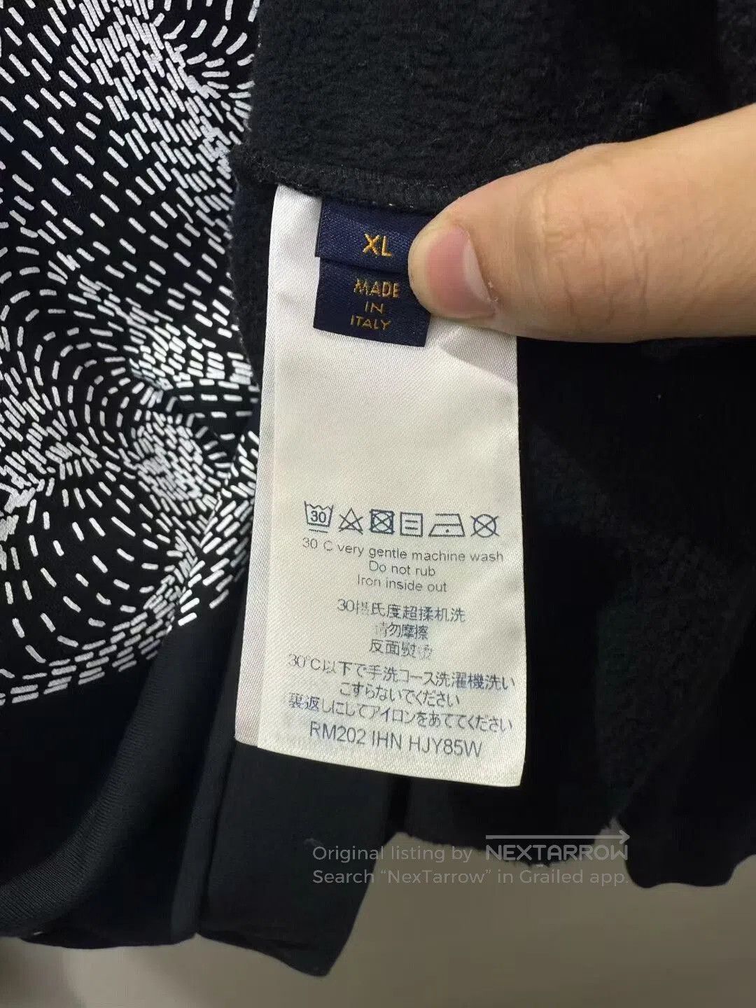 Louis Vuitton louis vuitton black floral logo sweatshirt. Size US XL / EU 56 / 4 - 3 Thumbnail