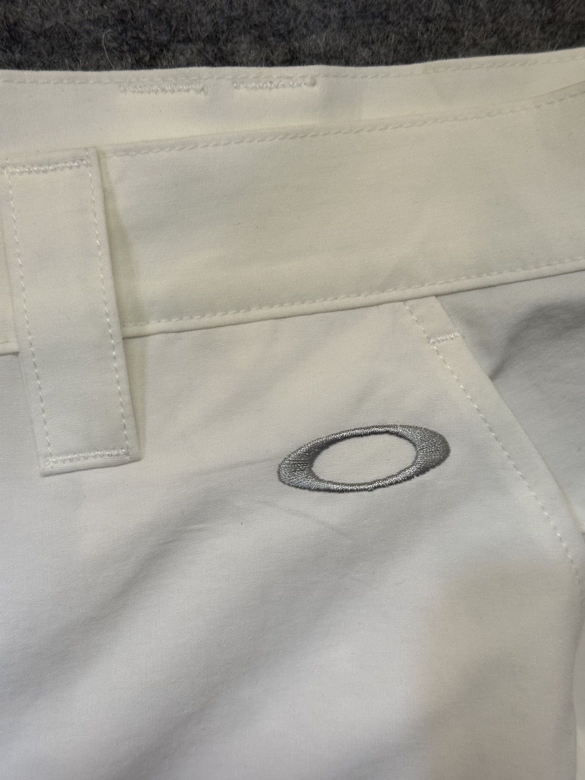 Oakley Oakley golf pants with a performance nylon tech design. Size US 40 / EU 56 - 14 Thumbnail