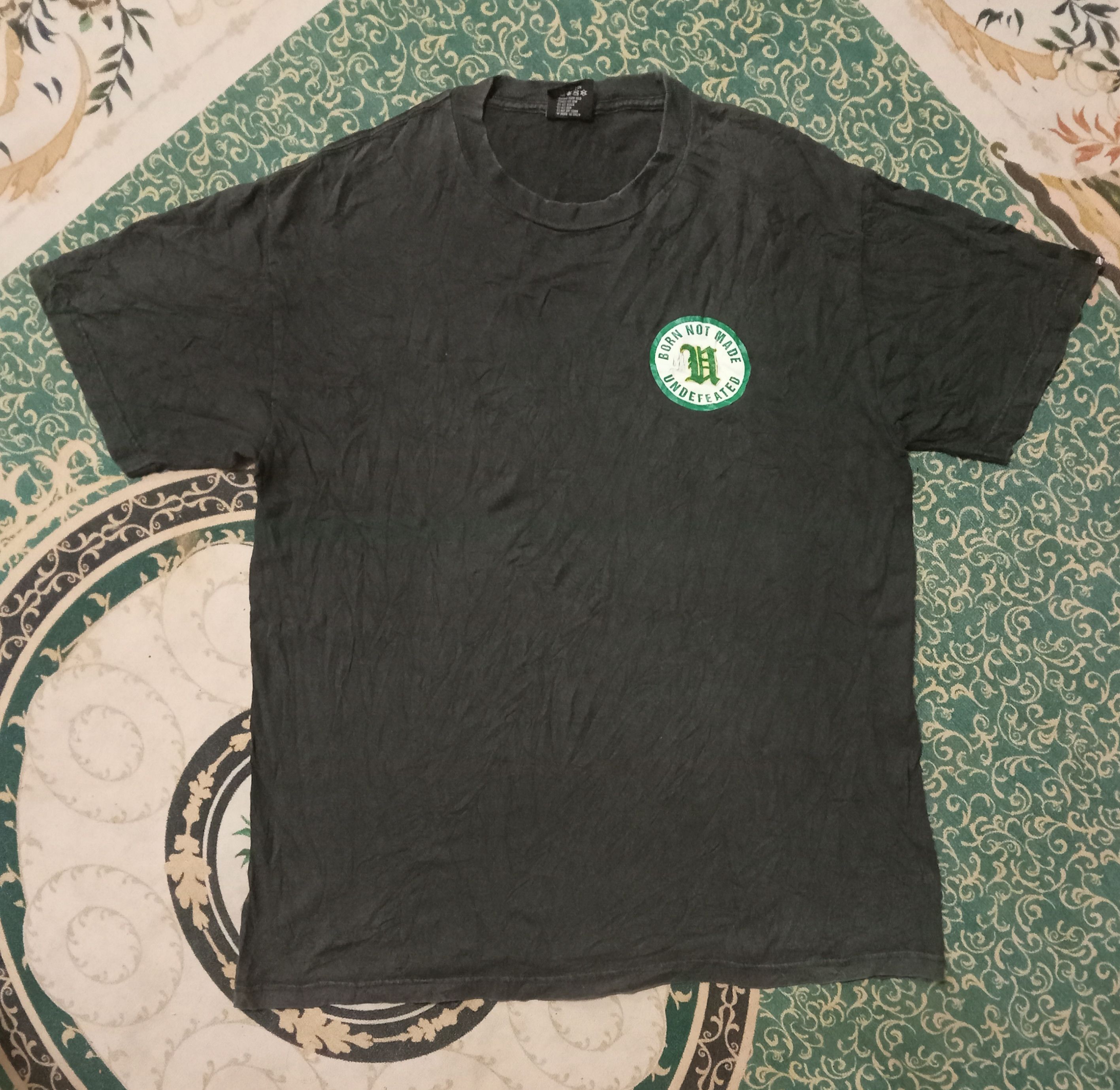 Undefeated Vintage Undefeated Rare Design T Shirt Size US L / EU 52-54 / 3 - 1 Thumbnail