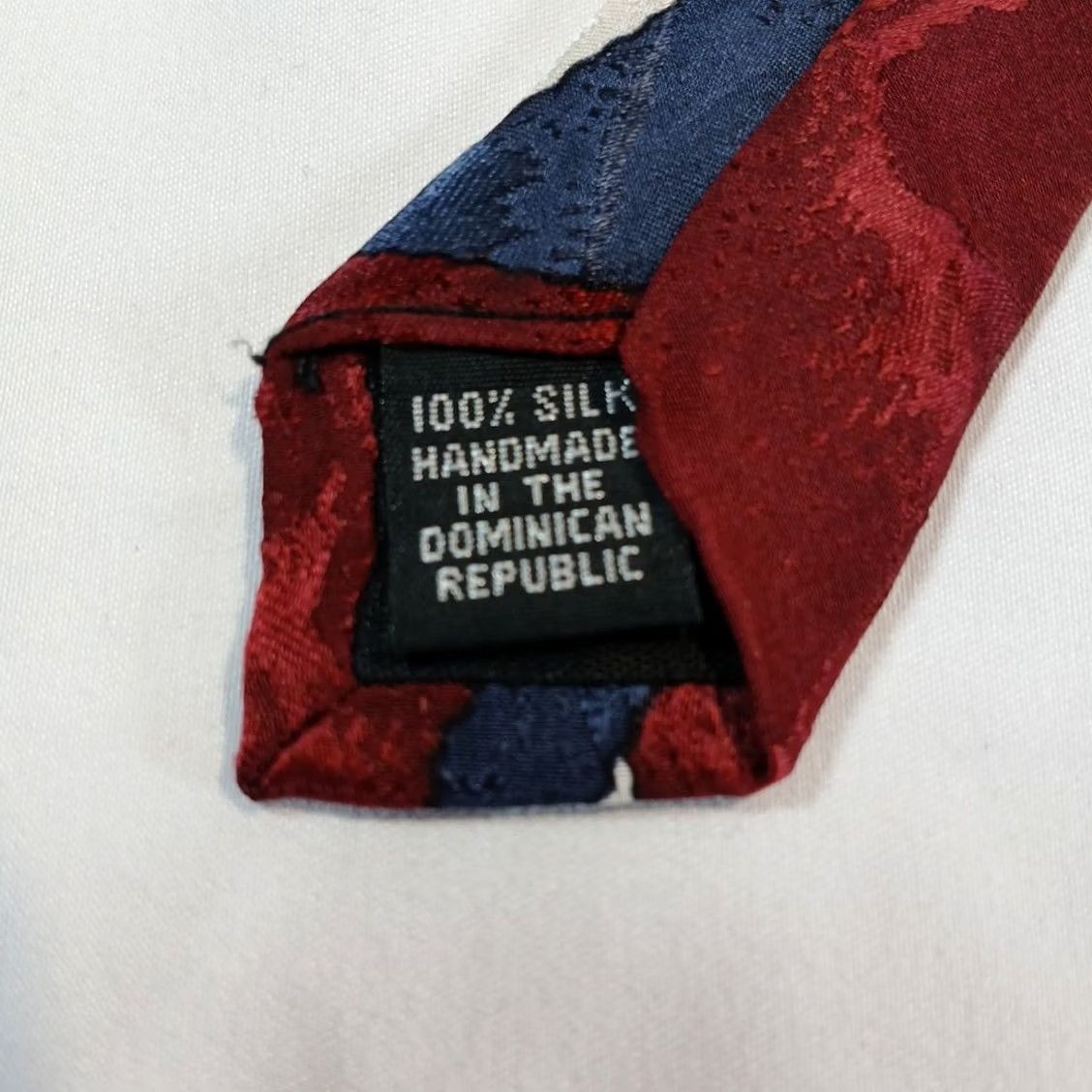Vintage Fashion Tie Silk Red White Blue Black Abstract Pattern 55" x 3.75" Pointed Men Neckwear Classic Width Vintage? Size ONE SIZE - 5 Thumbnail