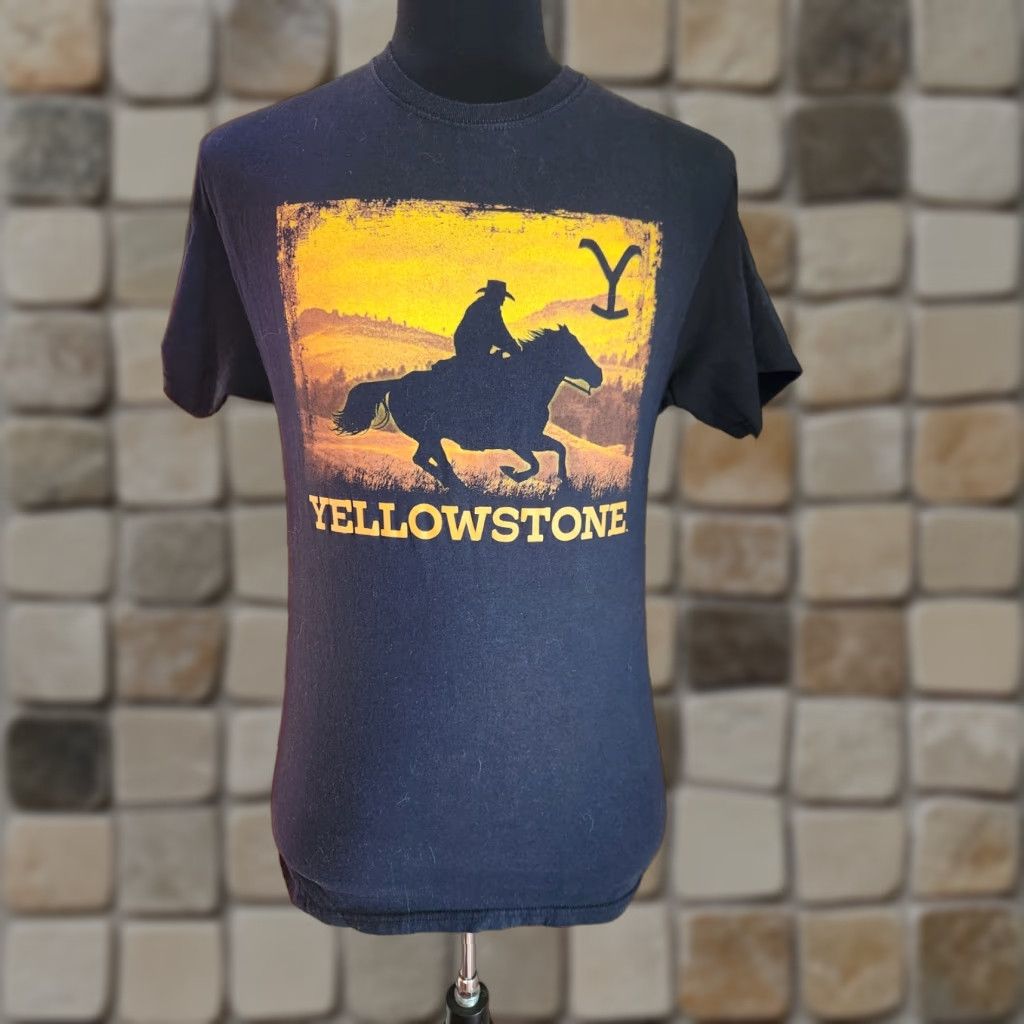 Vintage Yellowstone Mens T-Shirt Black Short Sleeve Crew Neck Size M Graphic Print Running Horse Western TV Fans Shirt Mens Size US M / EU 48-50 / 2 - 1 Thumbnail