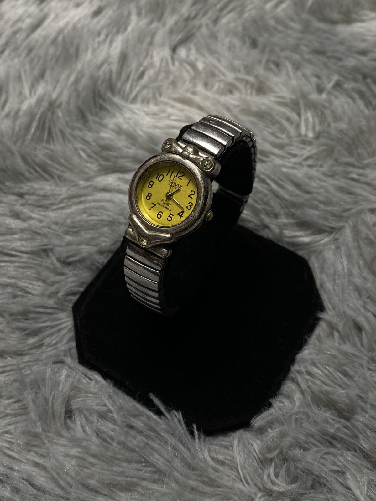 Japanese Brand × Jewelry × Vintage Vintage Yellow Dial Watch with Bold Design - Japanese Brand Size ONE SIZE - 1 Thumbnail
