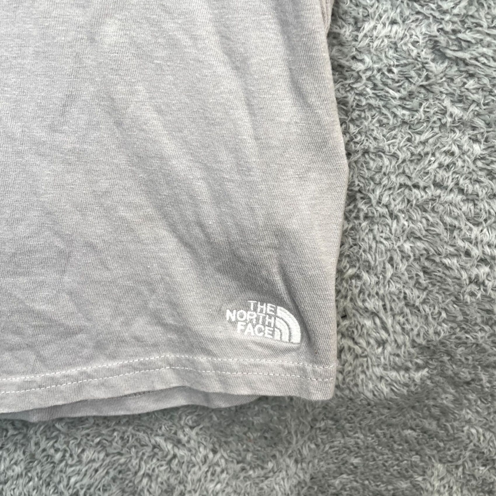 The North Face The North Face Shirt Womens Small Gray Cropped Cotton Embroidered Logo Outdoor Size S / US 4 / IT 40 - 5 Thumbnail
