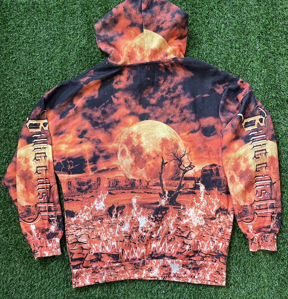 Band Tees × Billie Eilish Billie Eilish Flame Solo Singer Hoodie Size US M / EU 48-50 / 2 - 7 Thumbnail