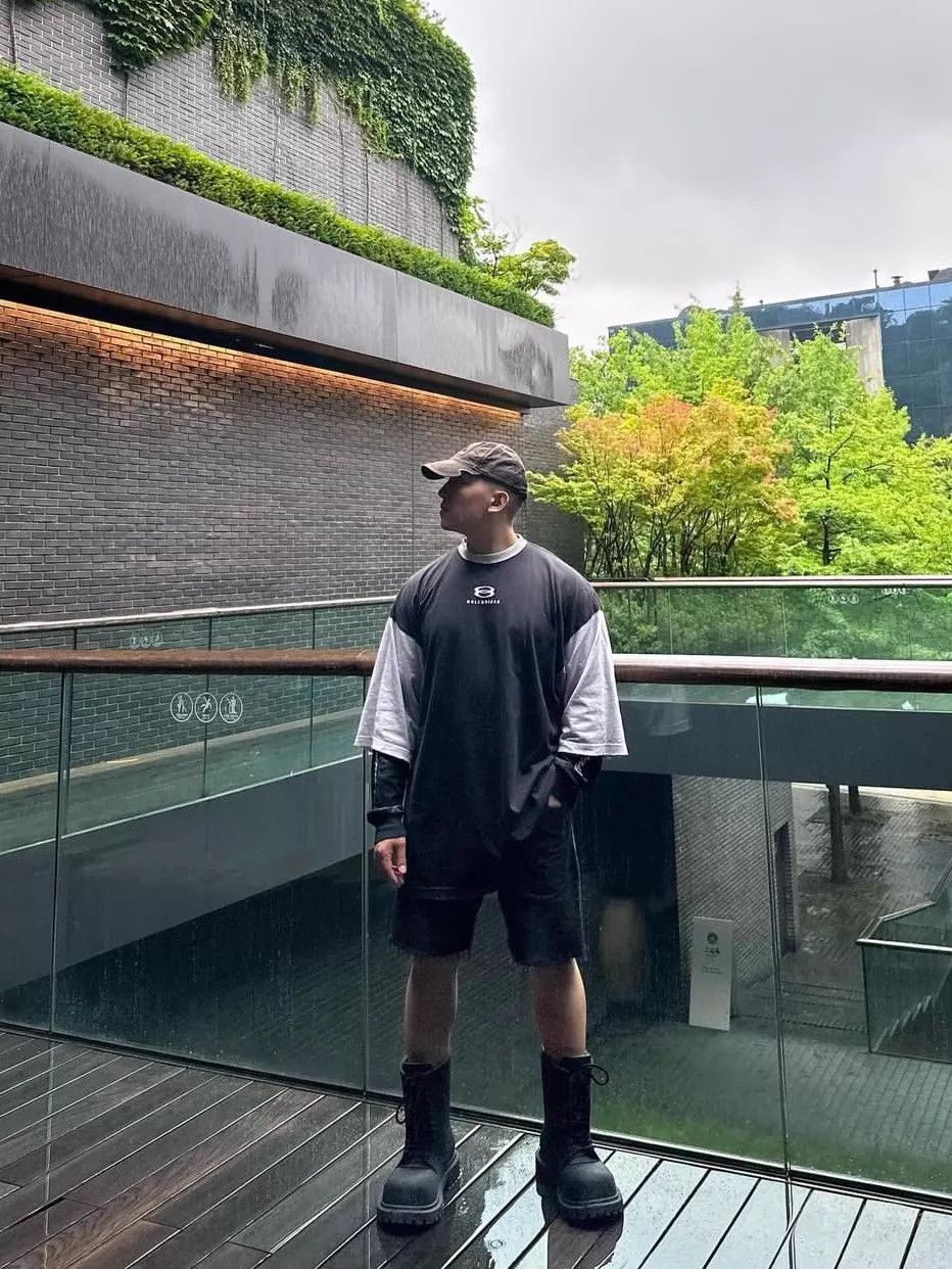 Balenciaga Balenciaga SS22 Black & Gray Colorblocked Short Sleeve Logo Size US M / EU 48-50 / 2 - 7 Thumbnail
