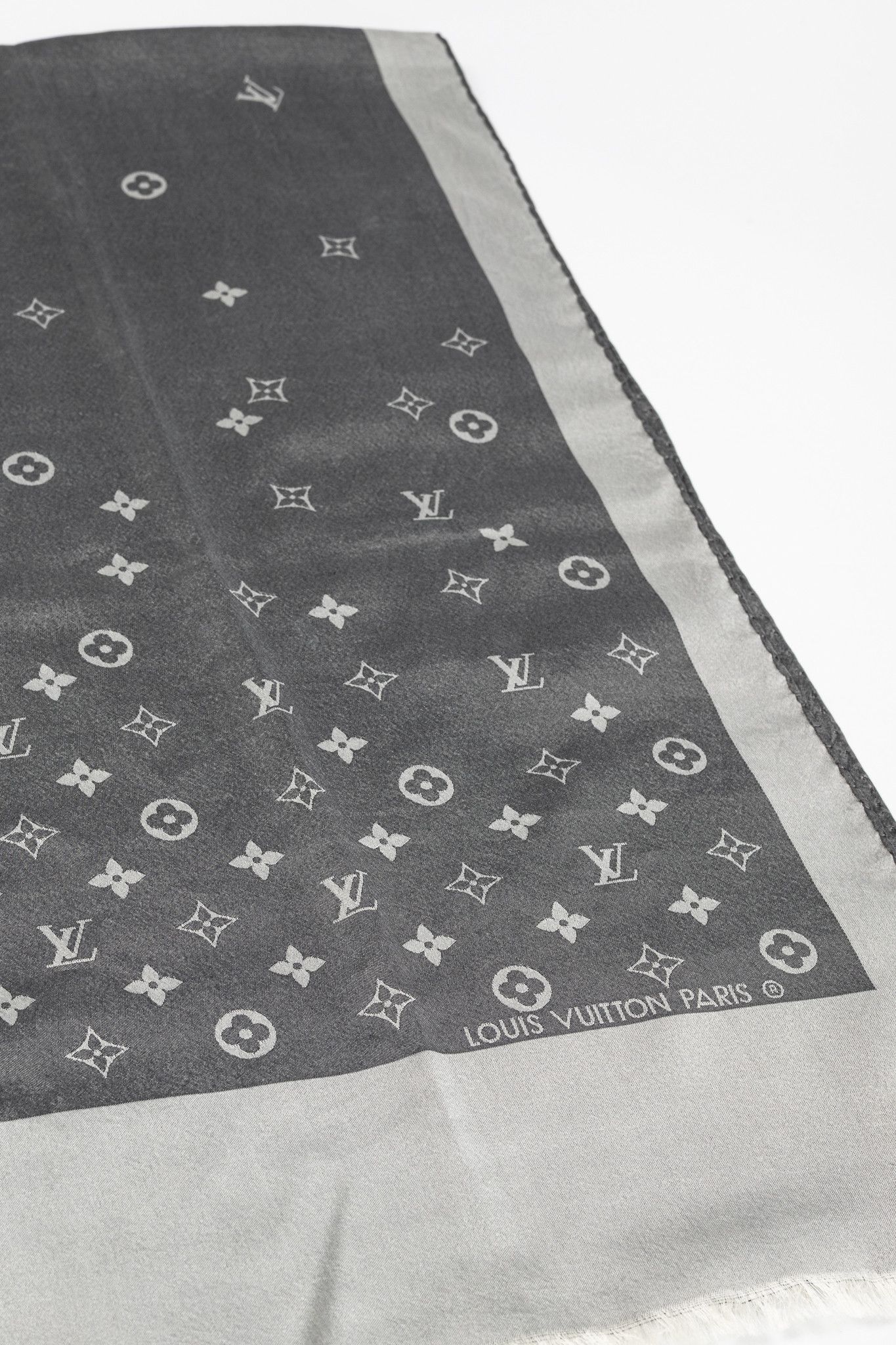 Louis Vuitton Louis Vuitton Capri Grey Silk Monogram Stole Size ONE SIZE - 2 Thumbnail