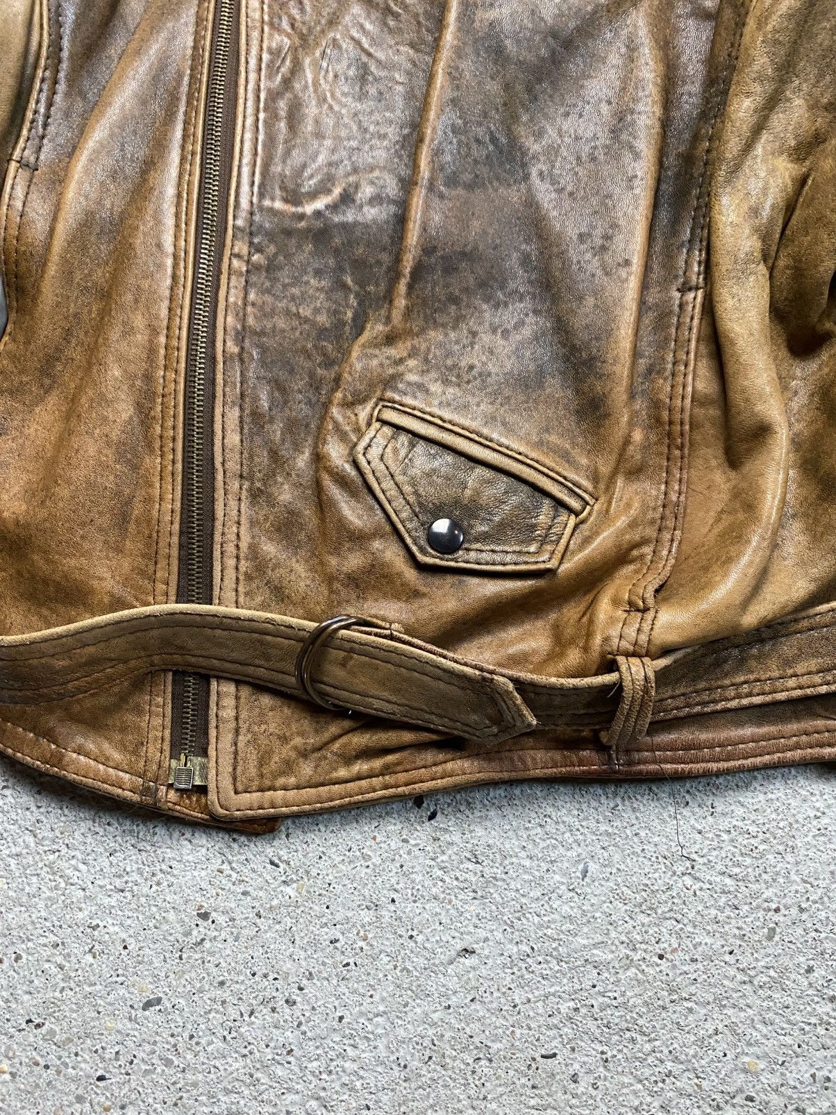 Vintage Vintage leather jacket bomber chevignon 90s USA distressed Size US XL / EU 56 / 4 - 11 Thumbnail