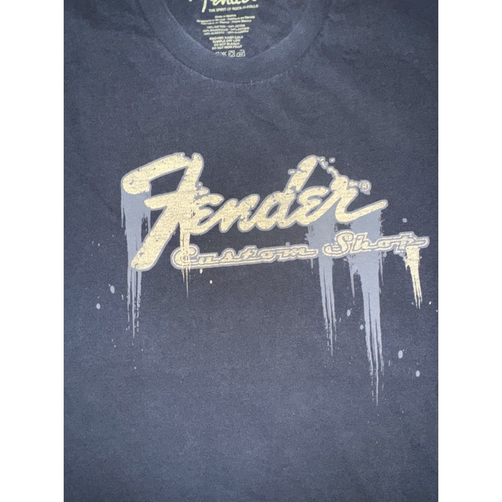 Fender VINTAGE Fender Guitar Graphic T-Shirt XL Black Mens Regular Rock 22x29 Tee Size US XL / EU 56 / 4 - 5 Thumbnail