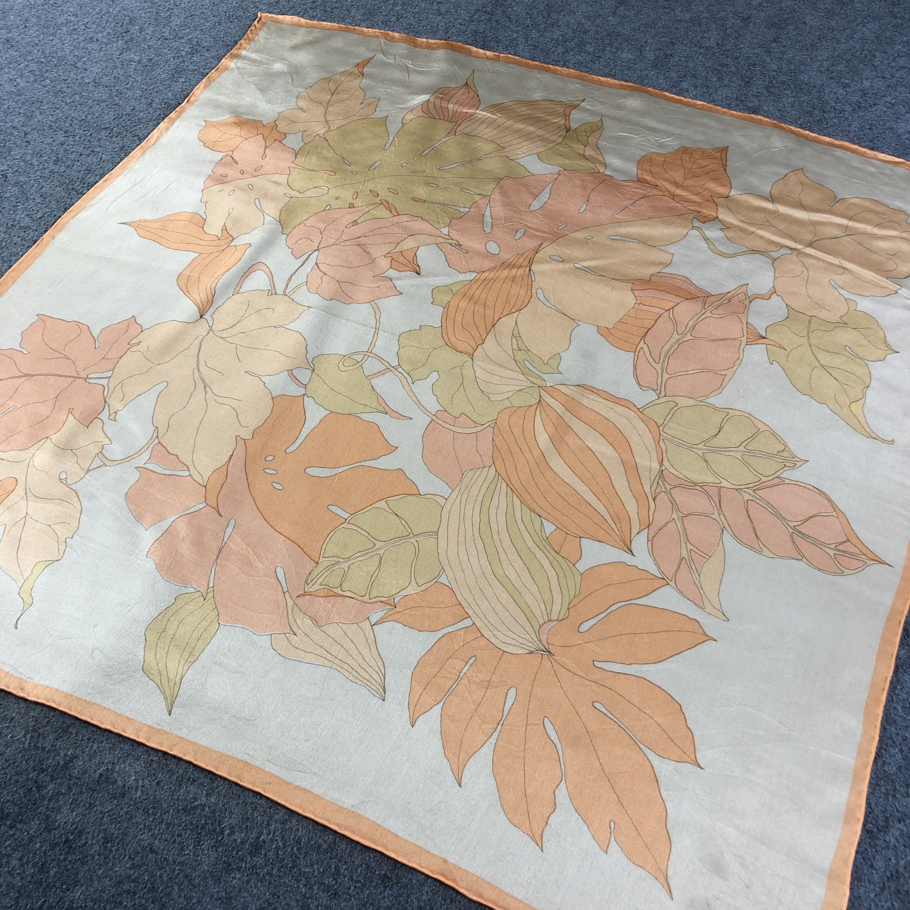 Vintage Vintage Luxury Floral Hand Rolled Silk Scarf M555 Size ONE SIZE - 2 Thumbnail