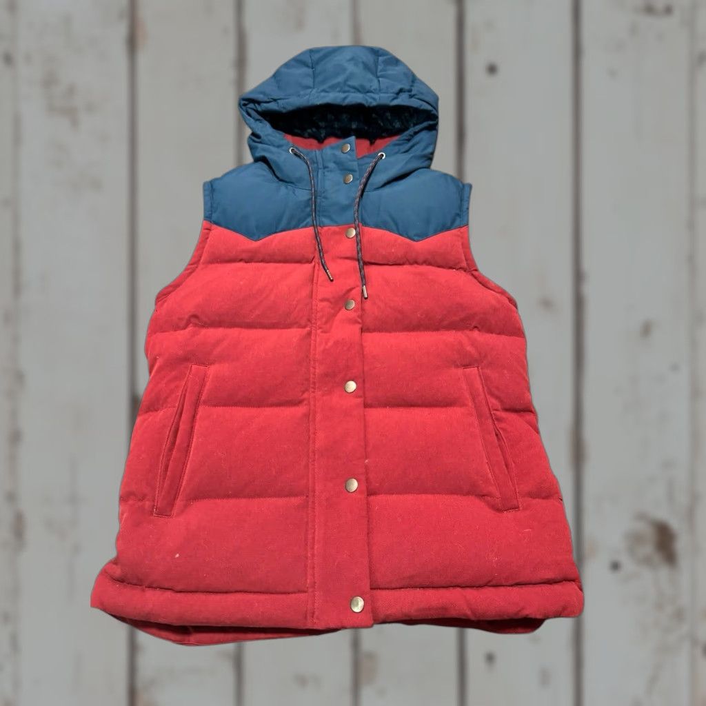 Patagonia **PATAGONIA Women's S Red Navy Floral Hooded Down Vest** User: PATAGONIA Women's S Red Navy Floral Hooded Down Vest Size S / US 4 / IT 40 - 1 Thumbnail