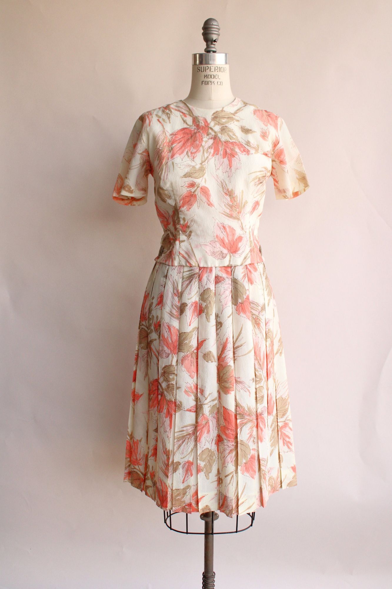 Vintage Vintage 1960s Dress, Floral Print With Lucite Buttons, Full Size M / US 6-8 / IT 42-44 - 2 Thumbnail