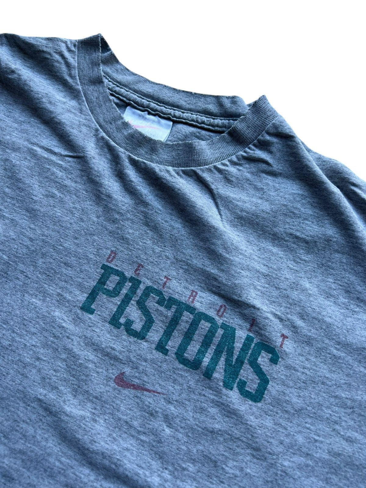 Carhartt × Nike × Vintage RARE NIKE PISTONS BASKETBALL TEAM VINTAGE TEE SWOOSH T SHIRT Size US L / EU 52-54 / 3 - 3 Thumbnail