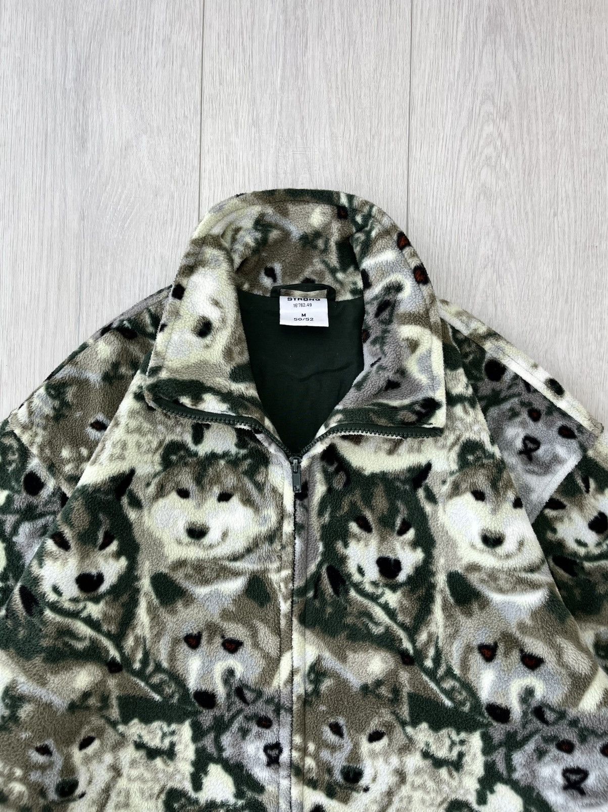 Vintage Vintage Wolfs Monogram Fleece jacket All Over Print Y2K 90s Size US M / EU 48-50 / 2 - 4 Thumbnail