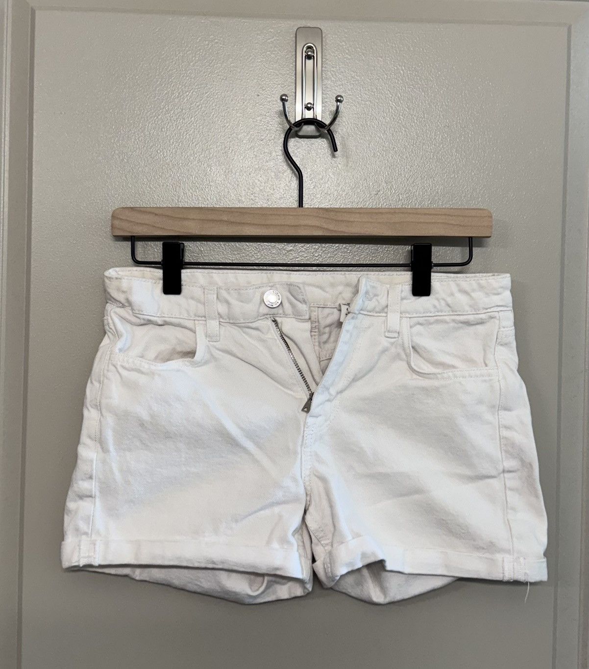 H&M Women’s white shorts Size 26" / US 2 / IT 38 - 1 Thumbnail