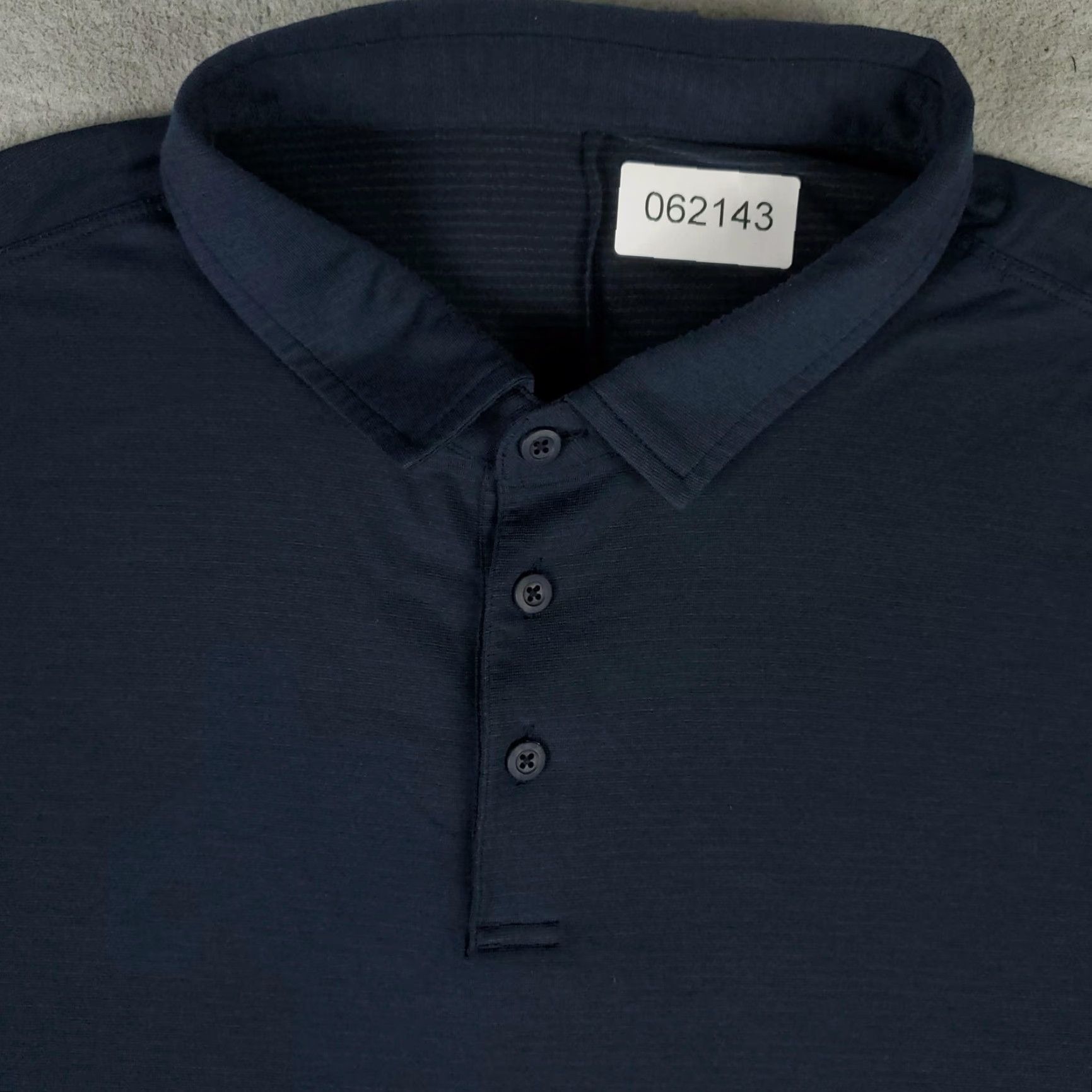 Lululemon Lululemon Polo Shirt Mens XL Navy Blue Short Sleeve Golf Casual Moisture Wicking Breathable Logo Workout Polo Shirt - Runs short Size US XL / EU 56 / 4 - 2 Thumbnail
