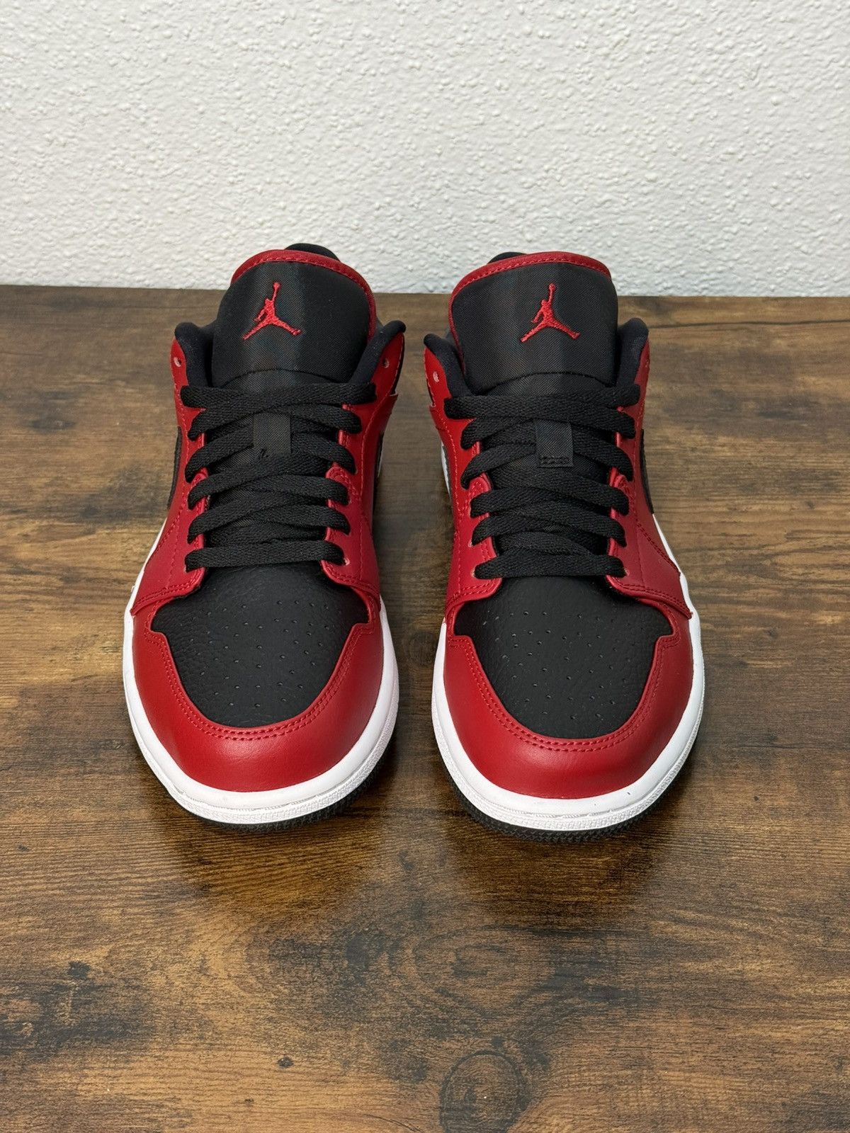 Jordan Brand × Nike Nike Air Jordan 1 Low Reverse Bred Pebbled Swoosh size 9 Size US 9 / EU 42 - 2 Thumbnail