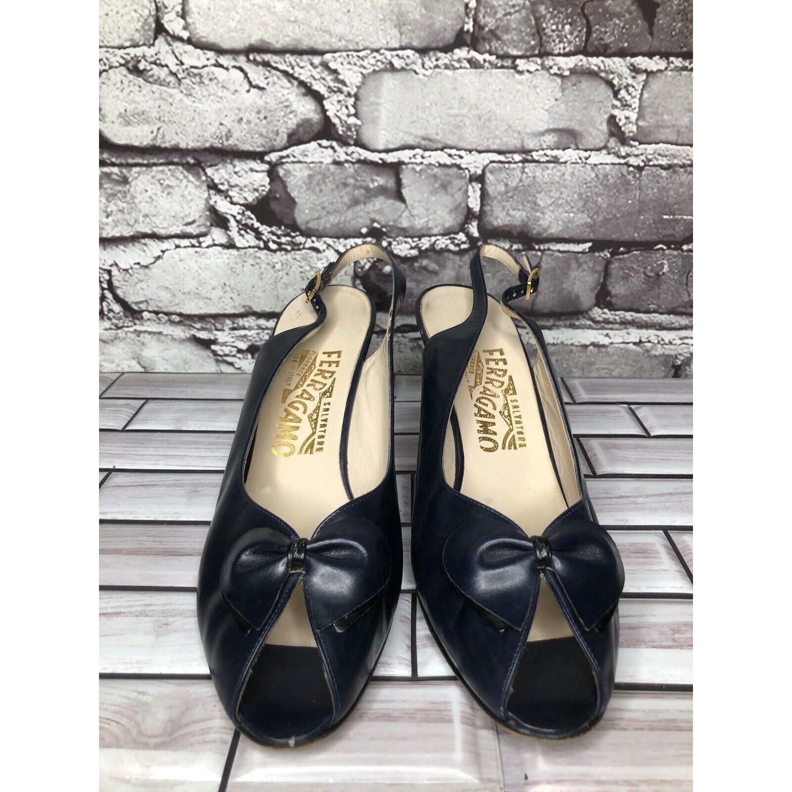 Salvatore Ferragamo Salvatore Ferragamo Navy Blue Leather Bow Peep Toe Heels Wom Size US 9 / IT 39 - 2 Thumbnail