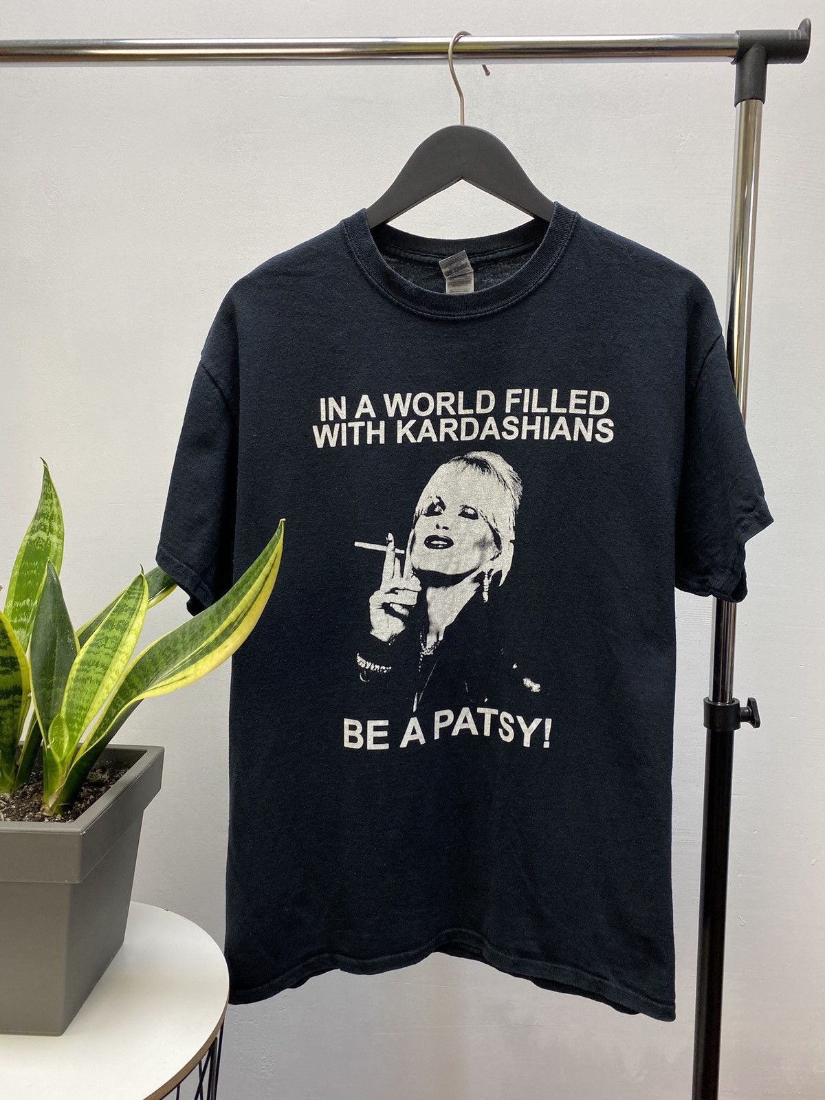 Other Joanna Lumley IN A WORLD FILLED WITH KARDASHIANS BE A PATSY! Size US L / EU 52-54 / 3 - 1 Thumbnail