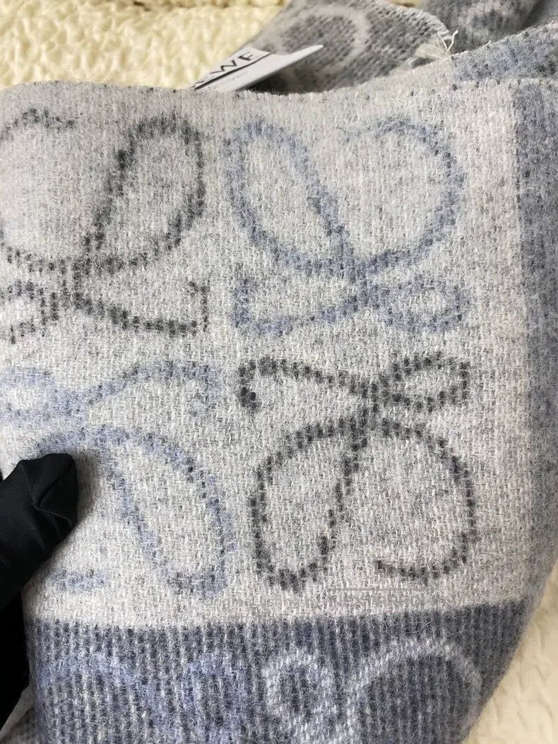 Loewe Loewe Classic printed checkered wool cashmere woolen scarf Size ONE SIZE - 9 Thumbnail