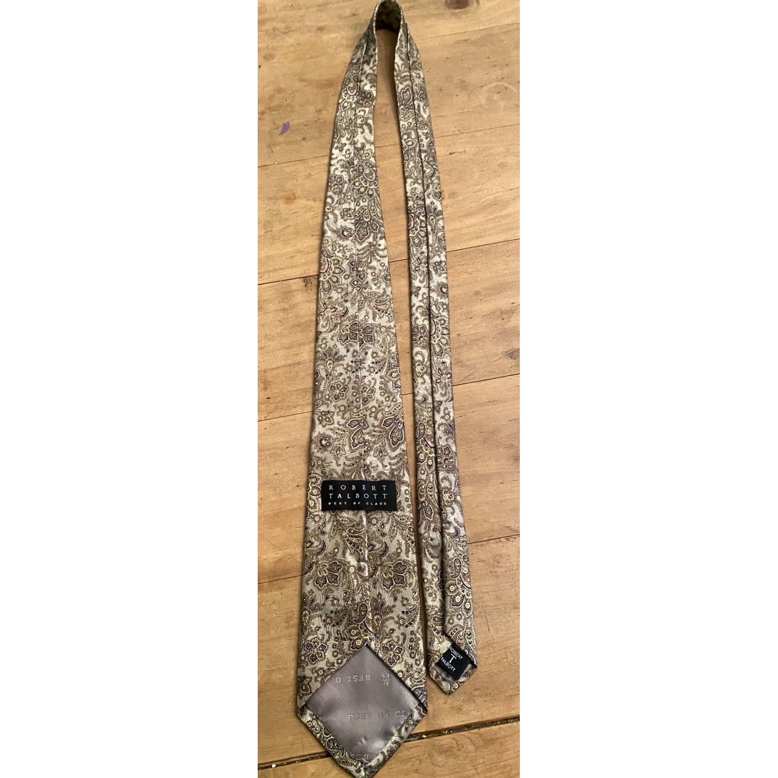 Robert Talbott VINTAGE Robert Talbott Best of Class Tie Tan Gold Paisley Hand Sewn Silk USA 56 X 3.75 Mens Tie Size ONE SIZE - 6 Thumbnail