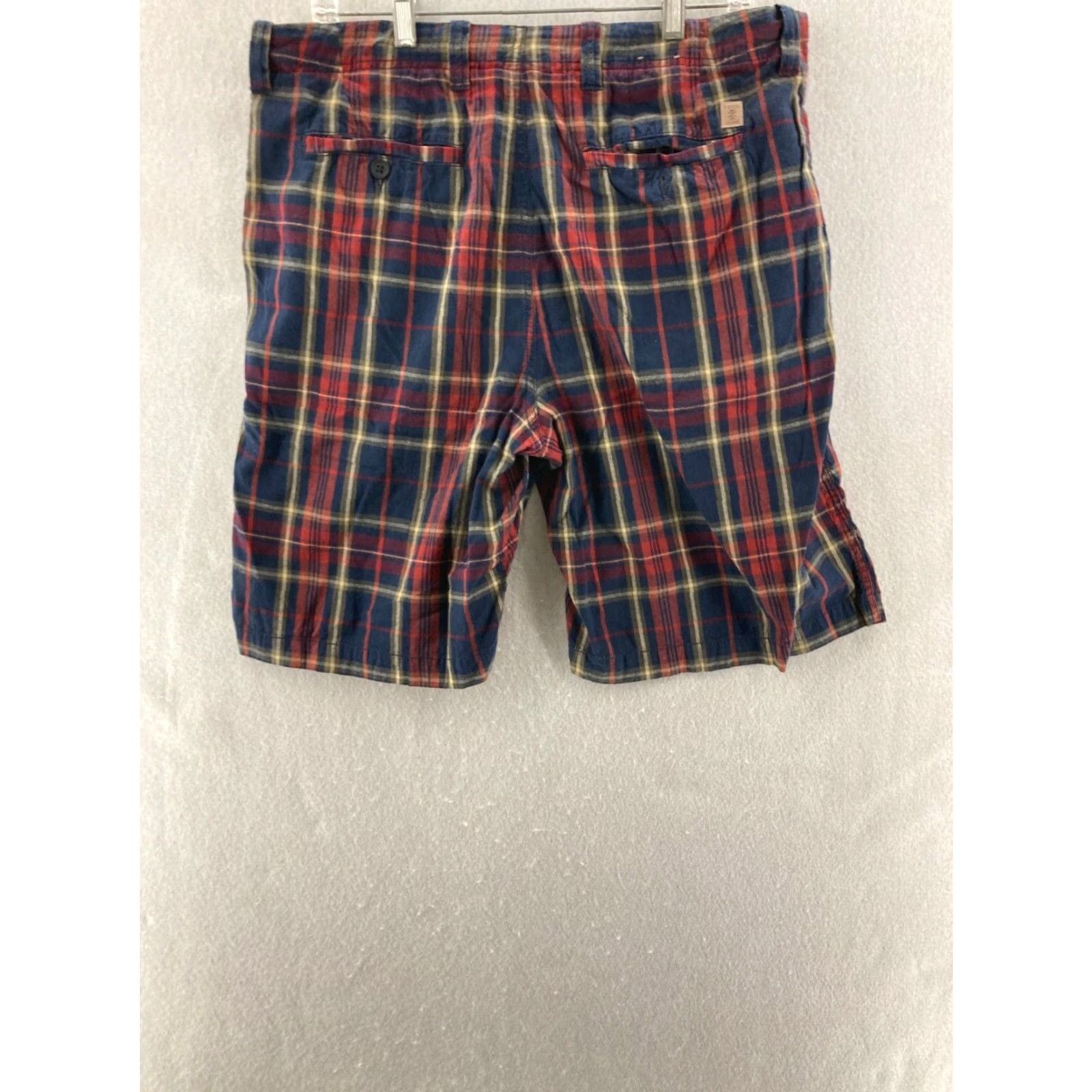Izod Izod Shorts Mens 34 Plaid Flat Front Multicolor Size US 34 / EU 50 - 6 Thumbnail