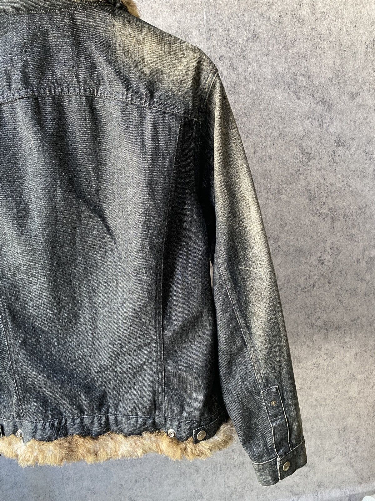Japanese Brand 2000s Levi’s Fur Faded Black Denim Jacket Size US M / EU 48-50 / 2 - 10 Thumbnail