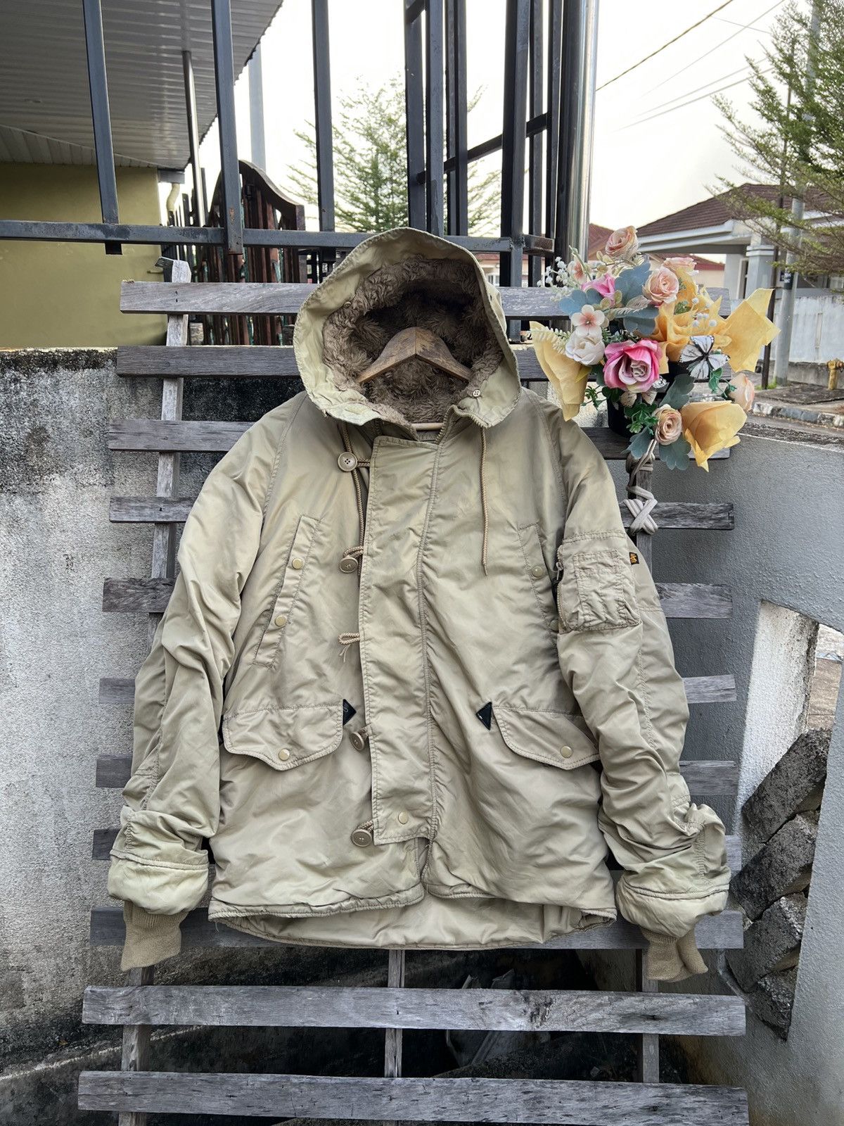 Alpha Industries Vintage Alpha Industries Bomber Jacket - oversizes 25” x 30” Size US L / EU 52-54 / 3 - 1 Thumbnail