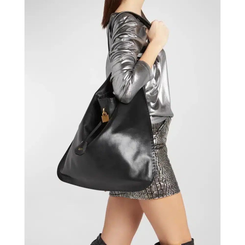 Tom Ford o1loc1c1124 L1684 Size: OS / Leather Shoulder Bag in Black Size ONE SIZE - 2 Thumbnail