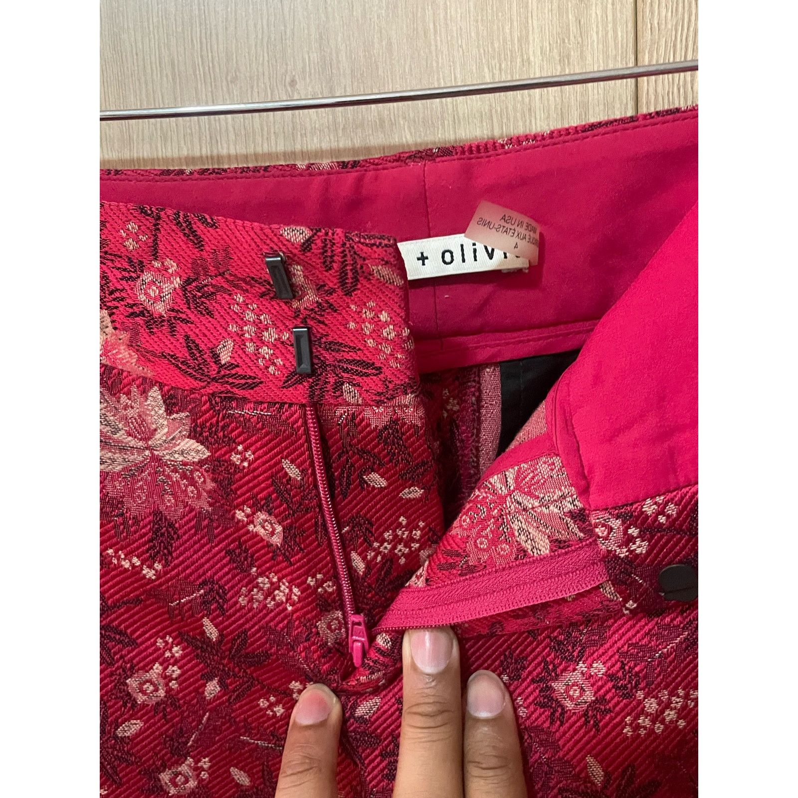 Alice + Olivia ALICE + OLIVIA-CROPPED FLORAL-JACQUARD BOOTCUT / CRIMSON/ 4 Size 27" / US 4 / IT 40 - 7 Thumbnail