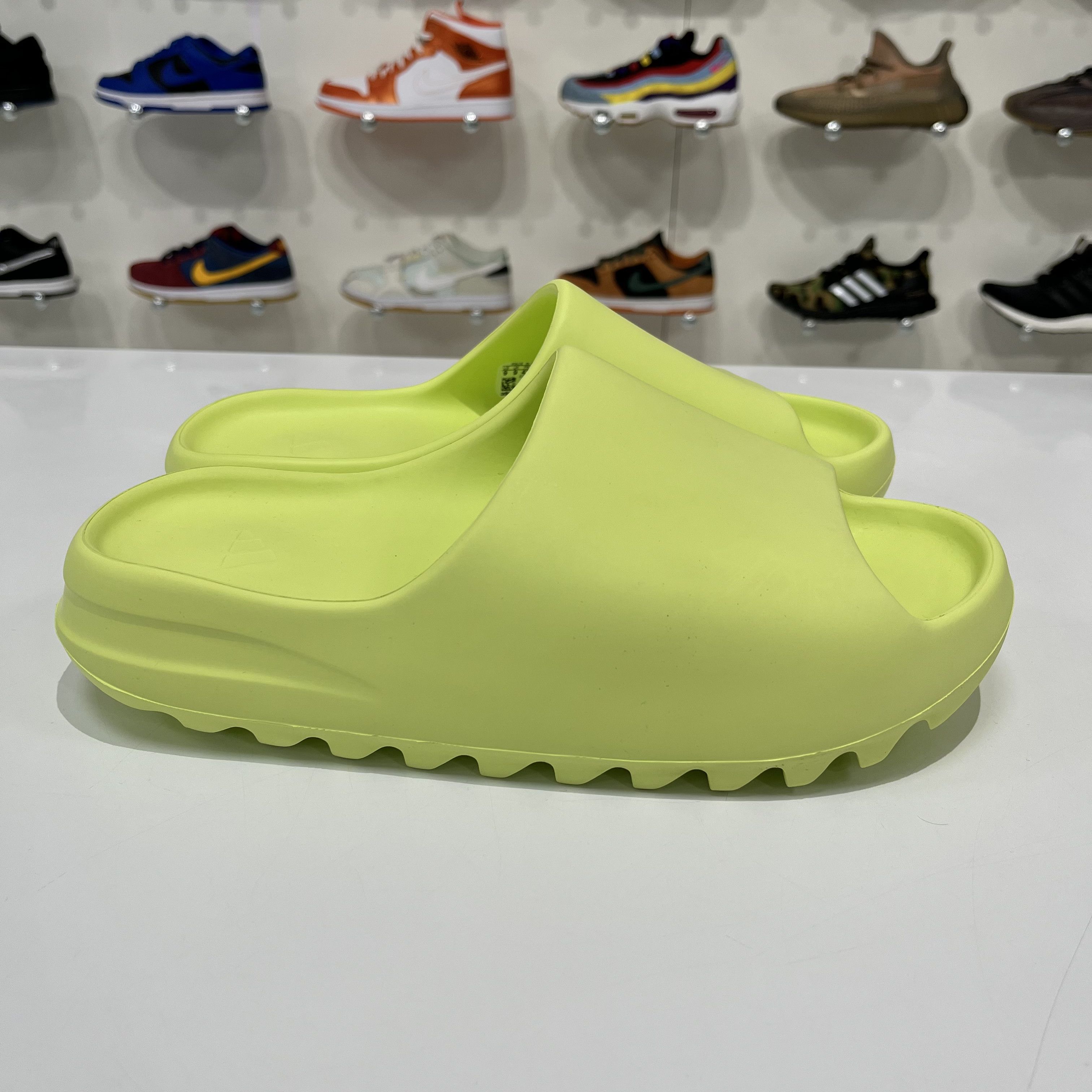 Adidas Adidas Yeezy Slide Glow Green Size US 9 / EU 42 - 7 Thumbnail