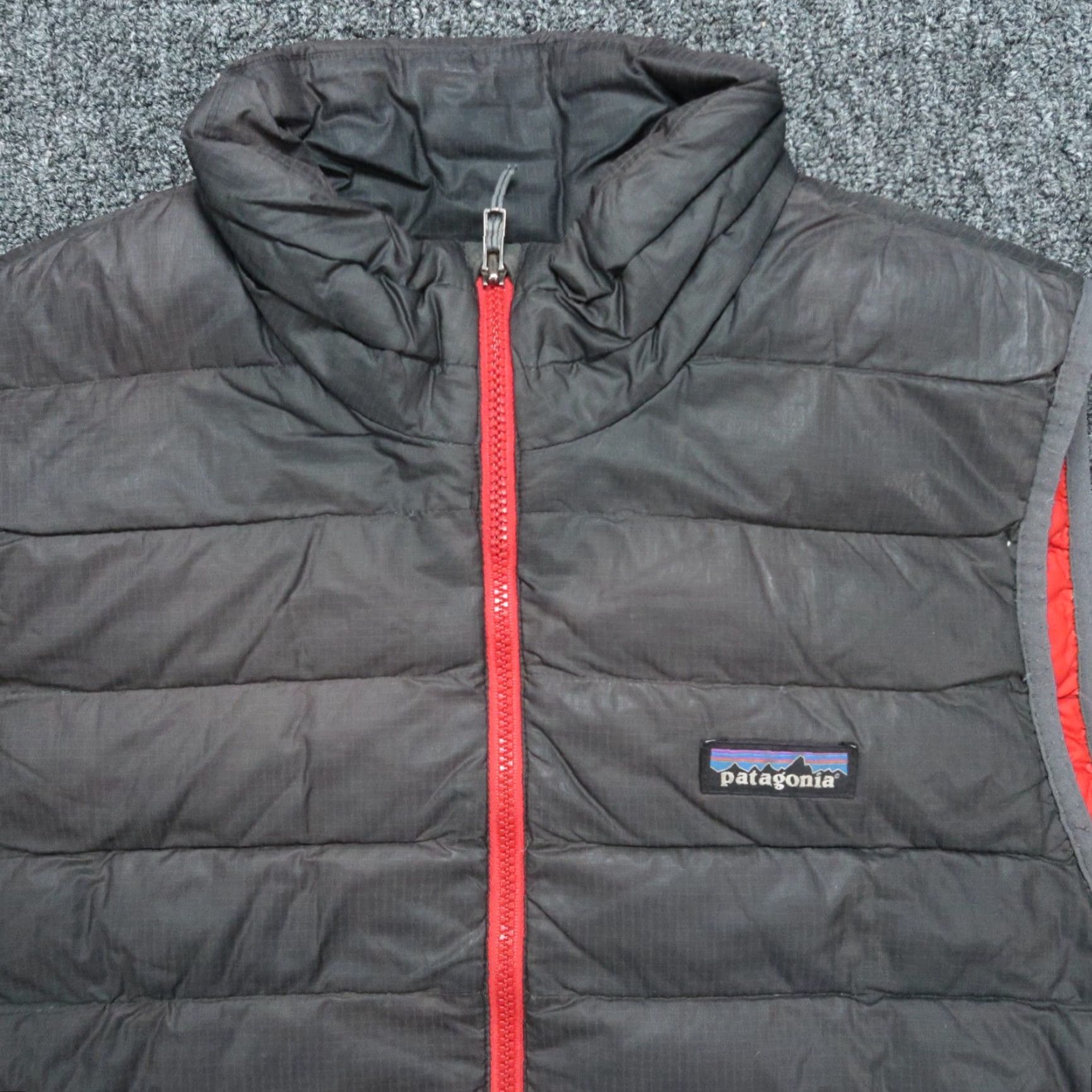 Patagonia Patagonia Vest Mens Small Gray Down Sweater Puffer Full Zip Pockets Outdoors Layered Casual Travel Workwear Jacket/Coat Style: Puffer Size US S / EU 44-46 / 1 - 2 Thumbnail