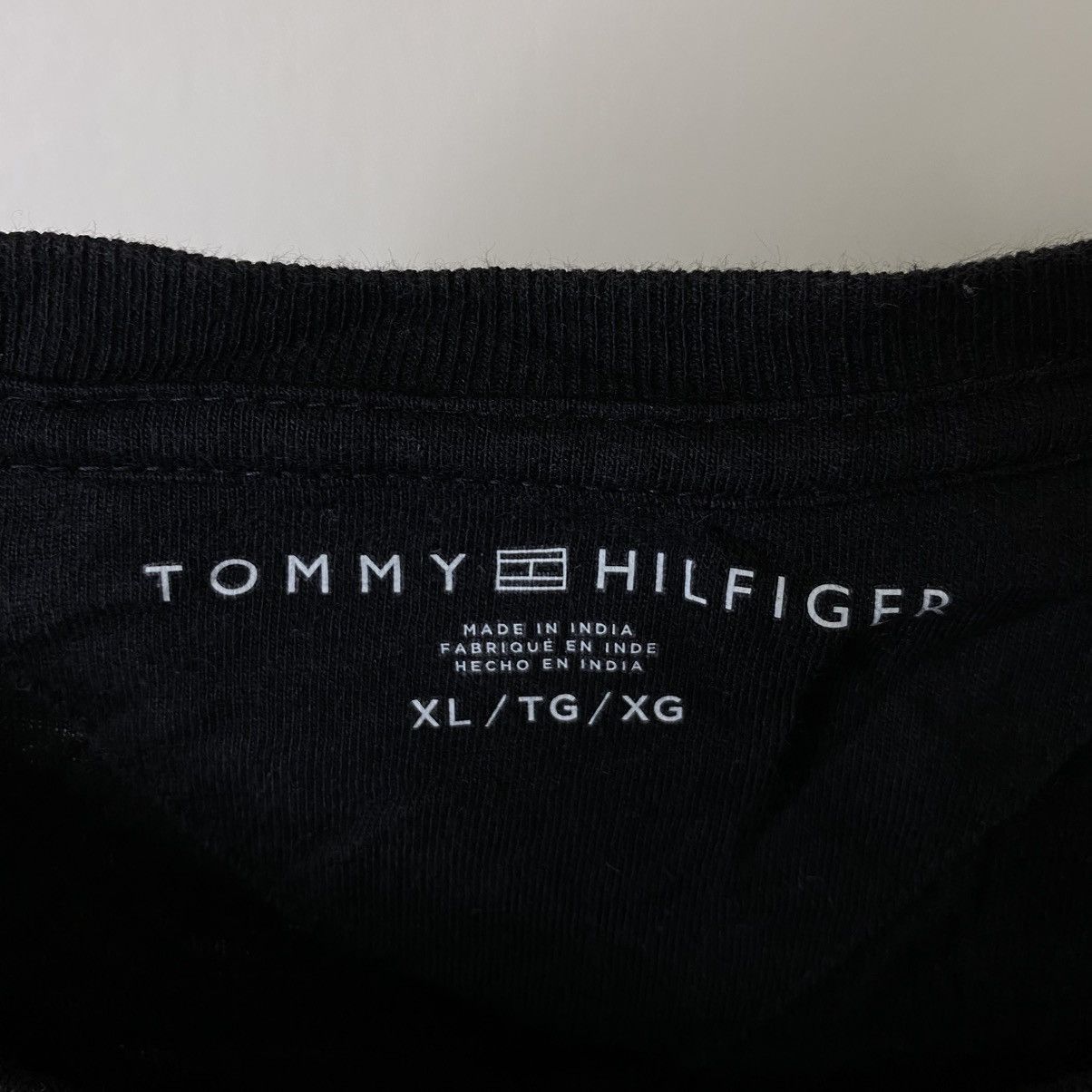 Tommy Hilfiger Tommy Hilfiger Single Pocket Black Blank T Shirt Size US XL / EU 56 / 4 - 3 Thumbnail