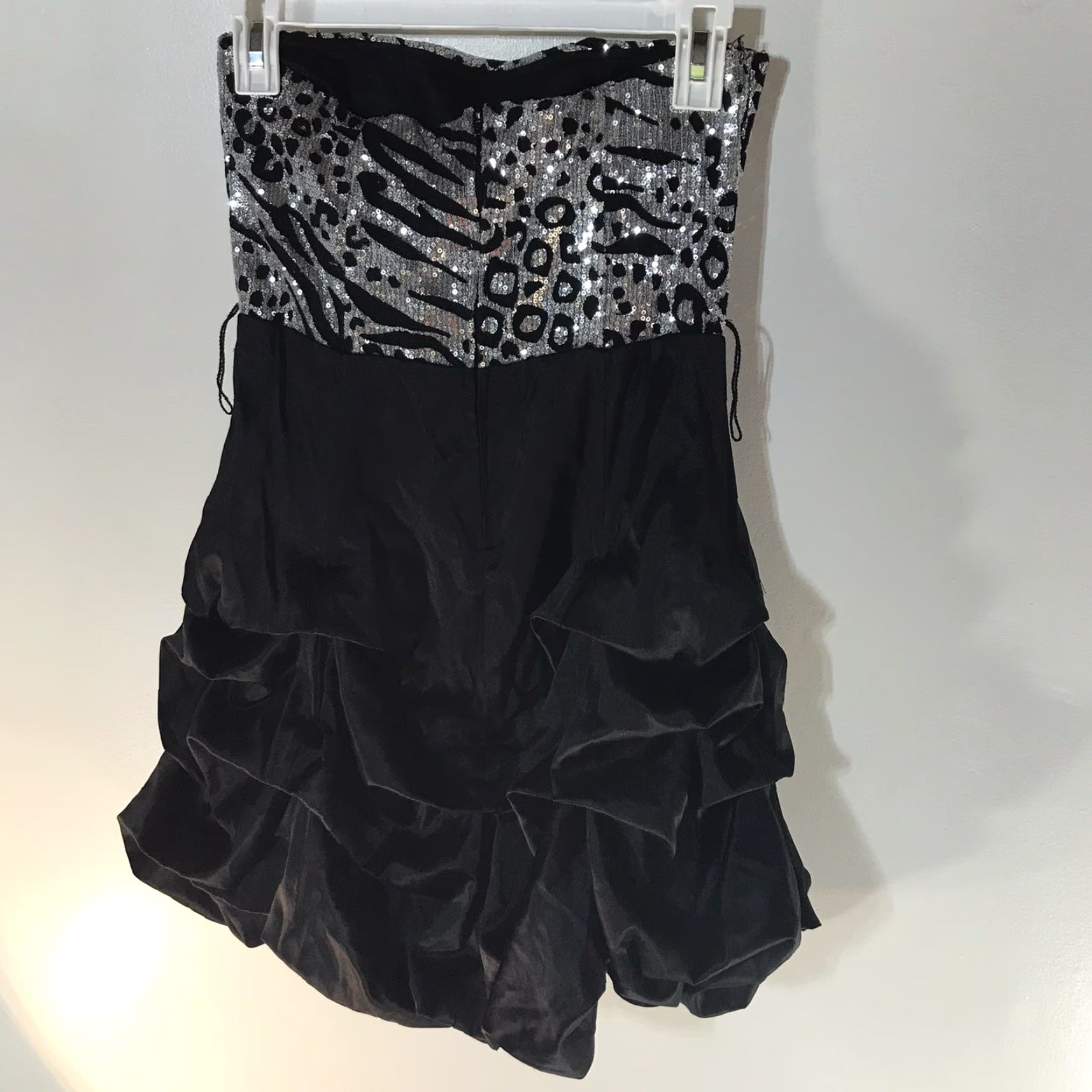 Vintage Ruby Rox Dress Mini Sleeveless Sequin Off-Shoulder Formal Party/Cocktail Junior Size 3 Silver/Black Women Size XS / US 0-2 / IT 36-38 - 2 Thumbnail