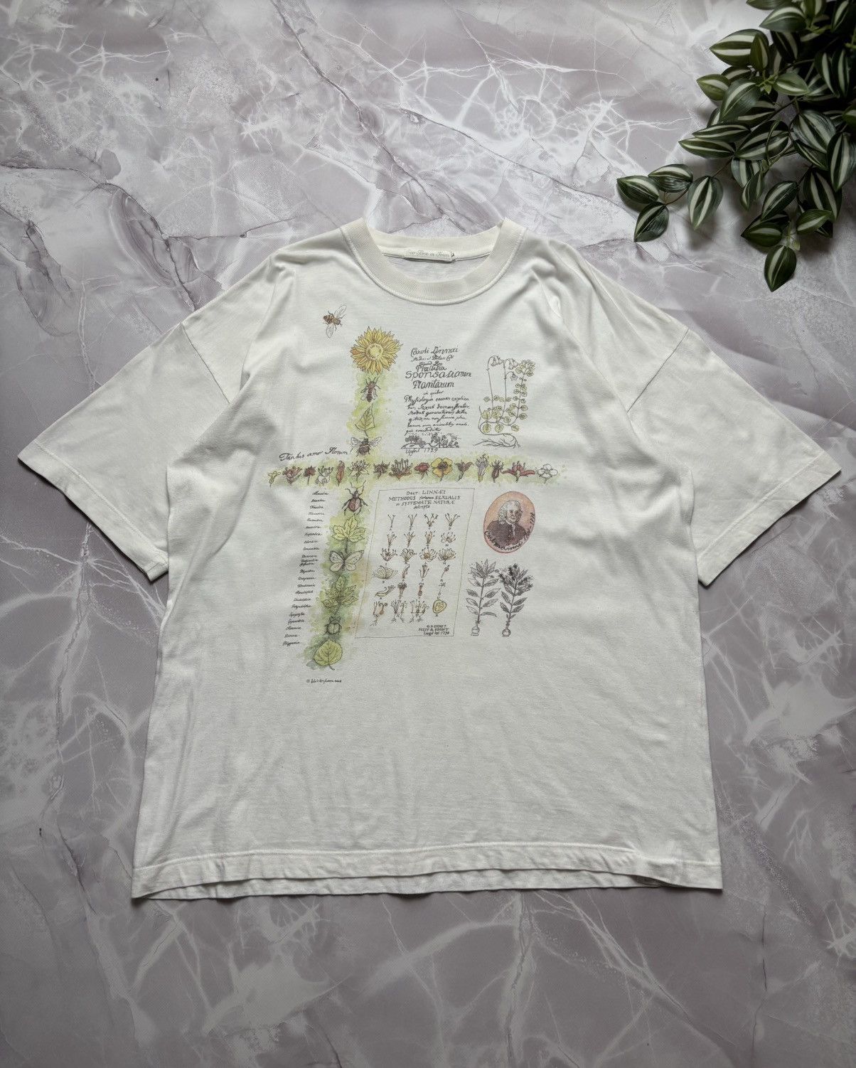Vintage Rare VTG Linnaeus Methodus Plantarum Tee Lotta Dale Science Size US L / EU 52-54 / 3 - 1 Thumbnail