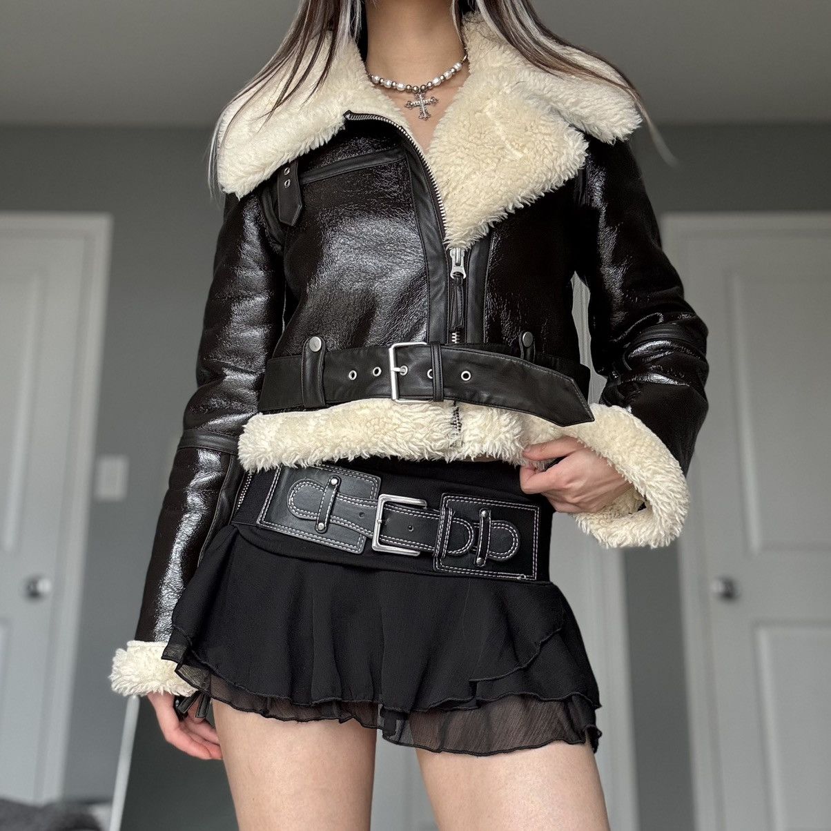 Urban Outfitters Urban Outfitters Sherpa Lined Patent Leather Aviator Jacket Size S / US 4 / IT 40 - 14 Thumbnail