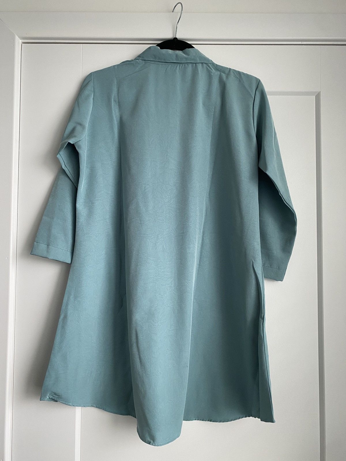 Other New No Iron Button Front shirt Womens Sz M Butterfly print Size M / US 6-8 / IT 42-44 - 3 Thumbnail