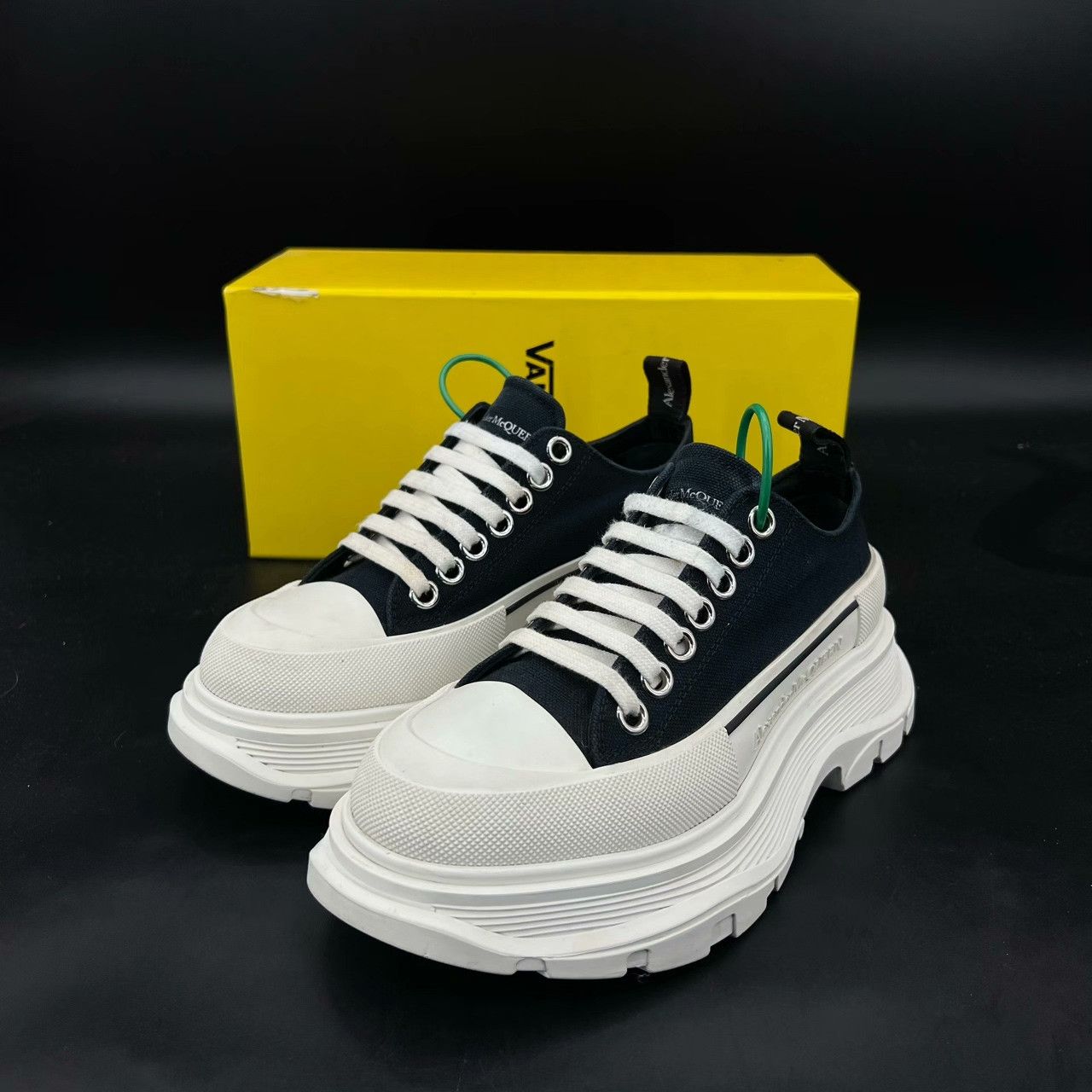 Alexander McQueen Alexander McQueen Black Lowtop Sneakers 36 Women Size US 6 / IT 36 - 1 Thumbnail