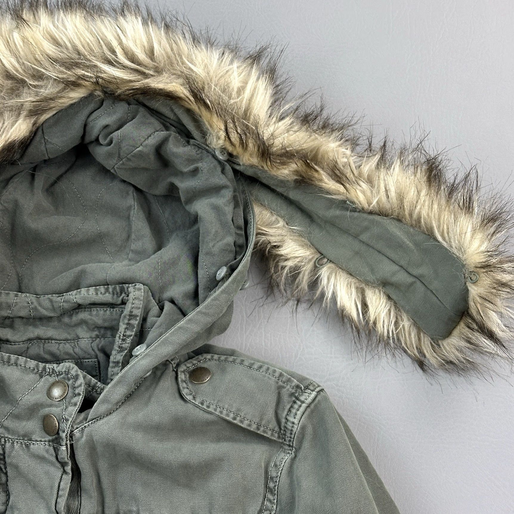 American Eagle Outfitters American Eagle Jacket Womens Medium Olive Hooded Fur Trim Utility Military Parka Size M / US 6-8 / IT 42-44 - 4 Thumbnail