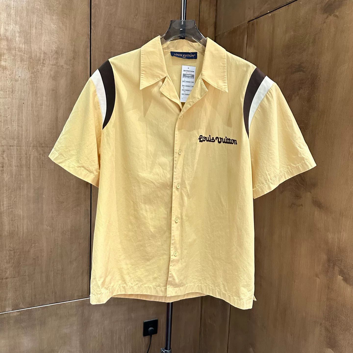 Louis Vuitton Louis Vuitton Collab Embroidered Shirt L Men Size US L / EU 52-54 / 3 - 1 Thumbnail