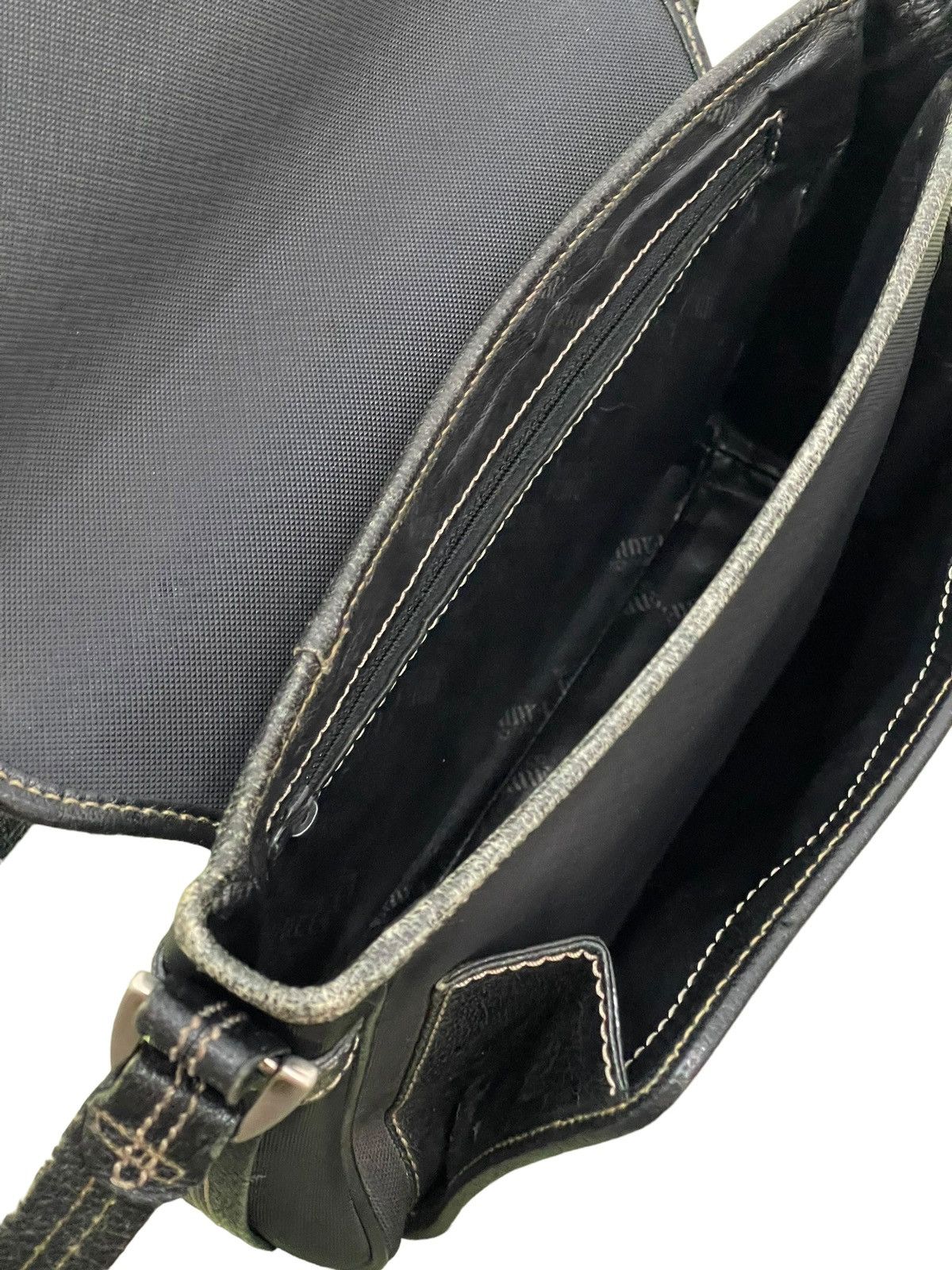 Gianfranco Ferre Cross Body Vtg Gianfranco Ferre Leather Sling Bag 2🟩 Size ONE SIZE - 23 Thumbnail