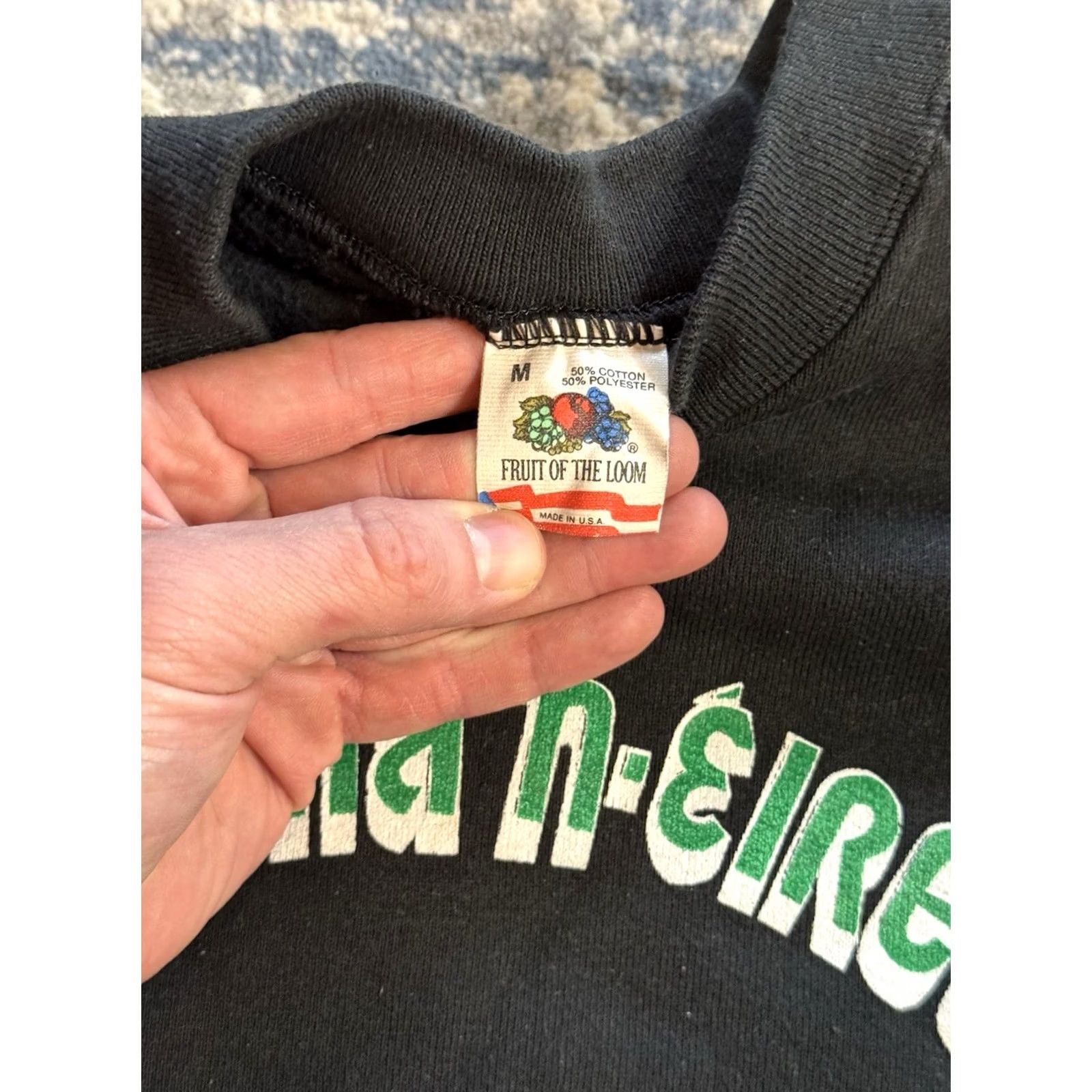 Fruit Of The Loom VINTAGE 80s Ataontú na h-Eireann! Reunite Ireland Sweatshirt M Troubles Noraid Shirt Pullover Men Black Graphic Print Logo Cotton Polyester Size US M / EU 48-50 / 2 - 3 Thumbnail