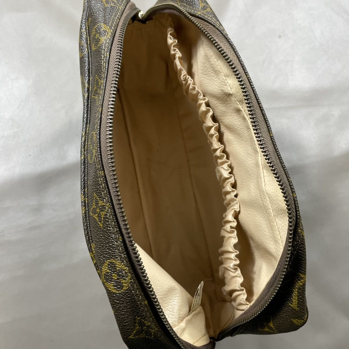 Louis Vuitton Louis Vuitton Toiletry Pouch Brown Size ONE SIZE - 9 Thumbnail